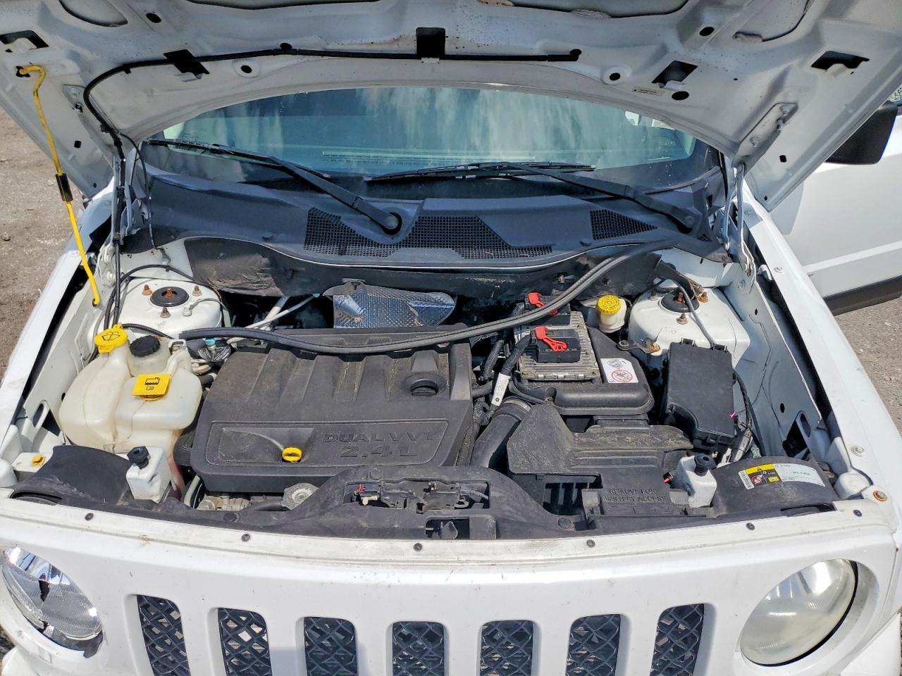 2014 Jeep Patriot Latitude White vin: 1C4NJRFB2ED798985