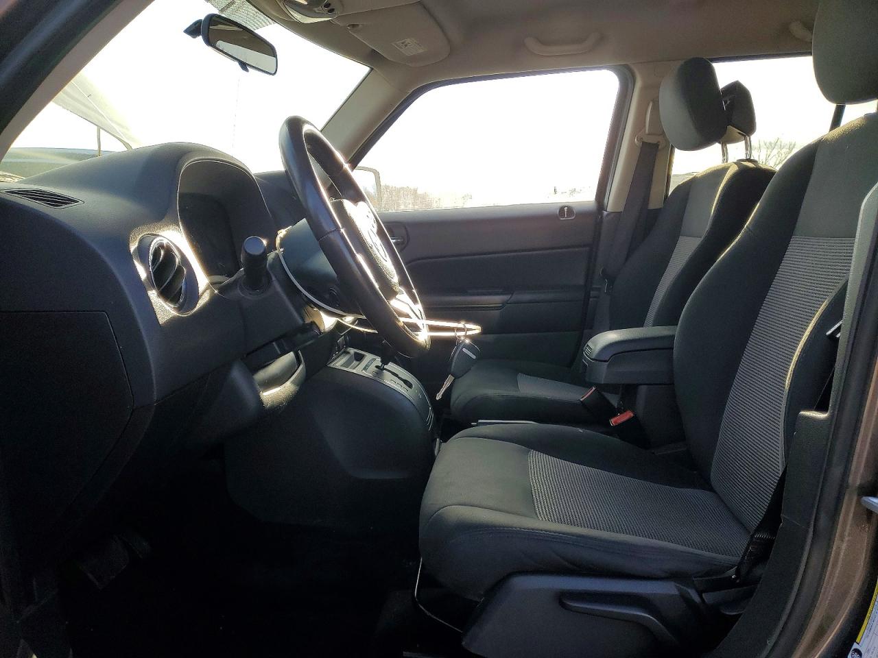 2015 Jeep Patriot Latitude Gray vin: 1C4NJRFB2FD154551