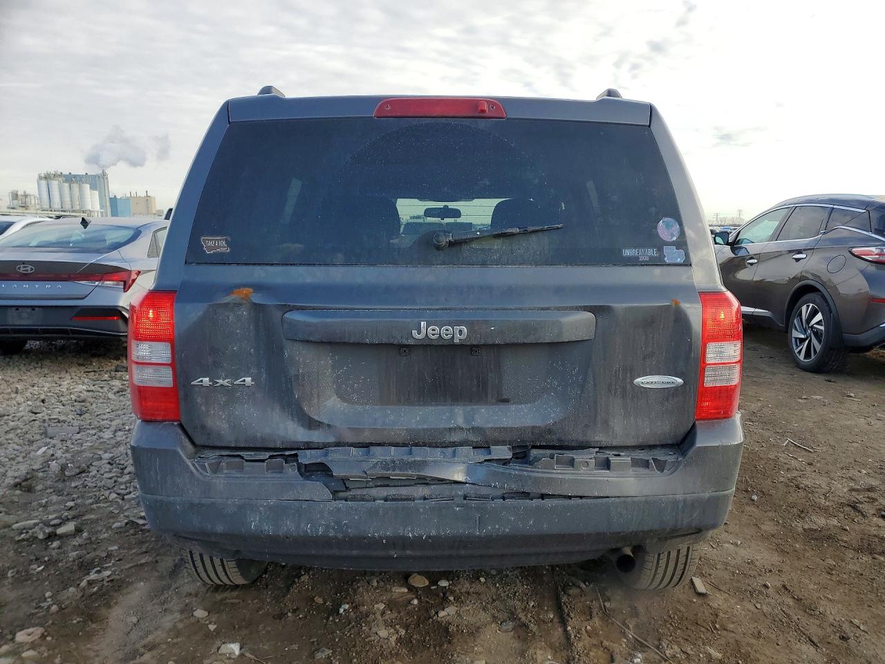 2015 Jeep Patriot Latitude Gray vin: 1C4NJRFB2FD154551