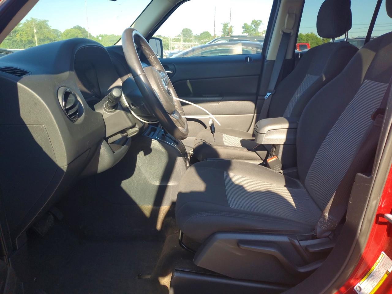 2015 Jeep Patriot Latitude Burgundy vin: 1C4NJRFB2FD357679