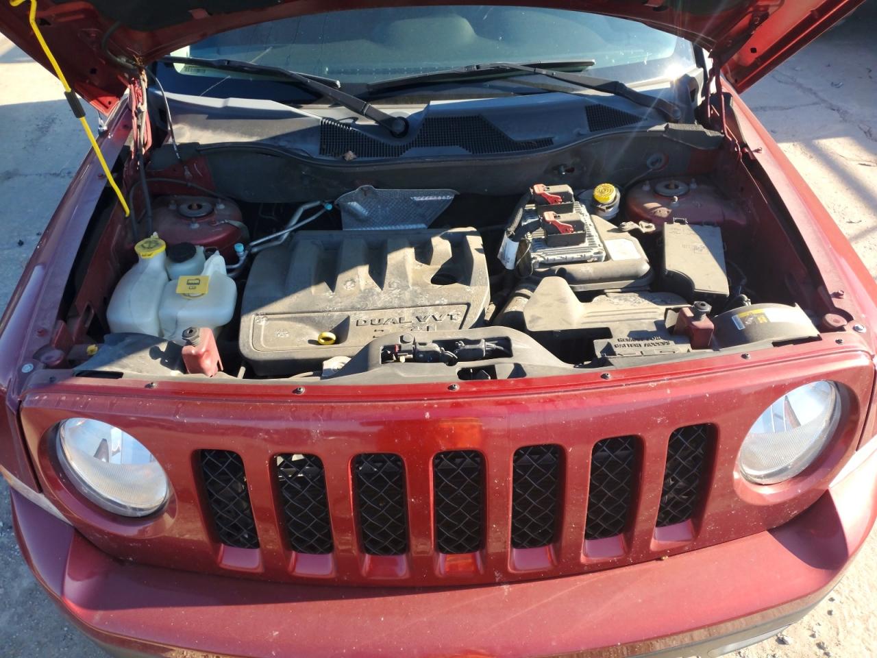 2015 Jeep Patriot Latitude Burgundy vin: 1C4NJRFB2FD357679