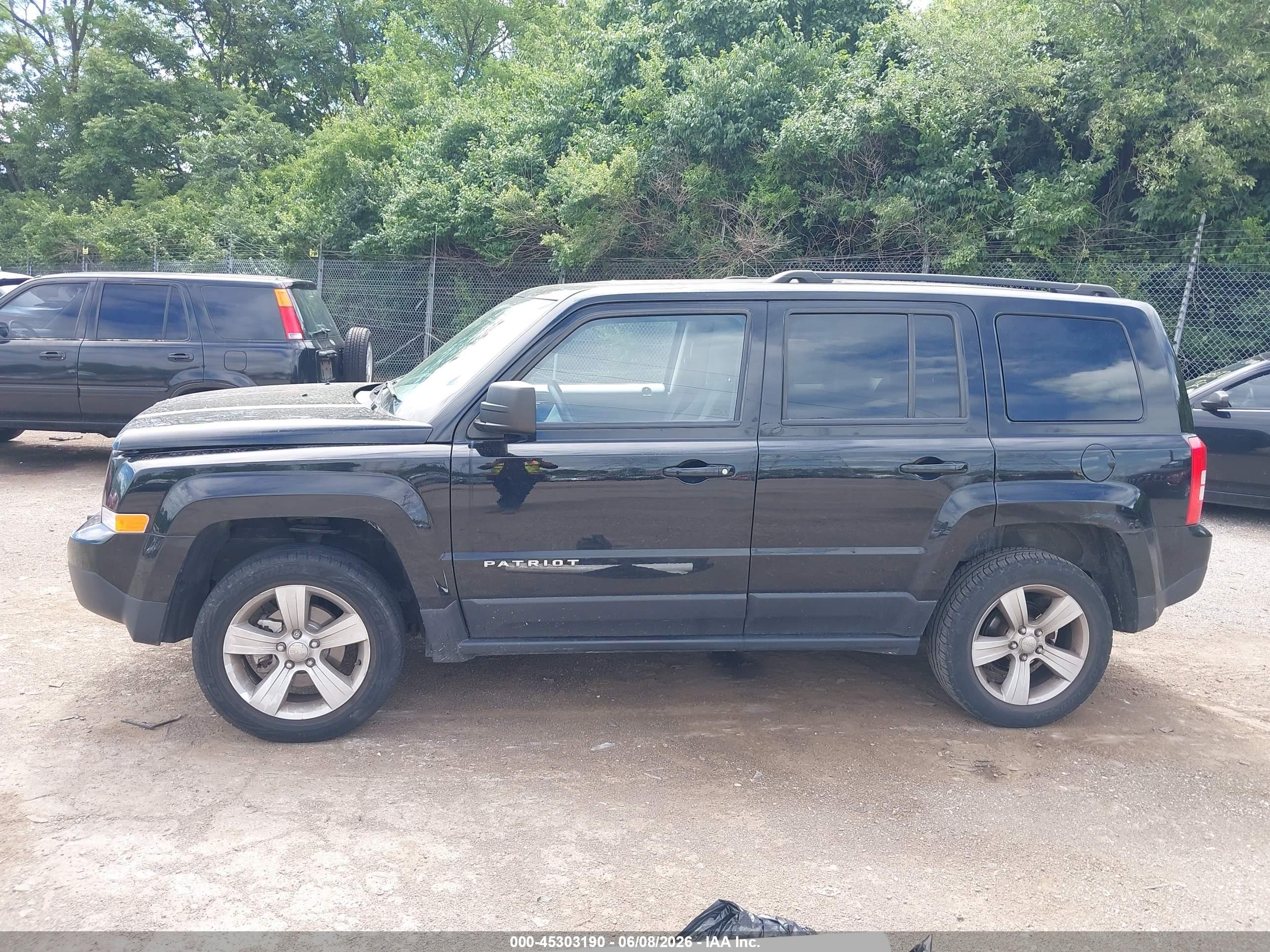 2016 Jeep Patriot Latitude Black vin: 1C4NJRFB2GD657501