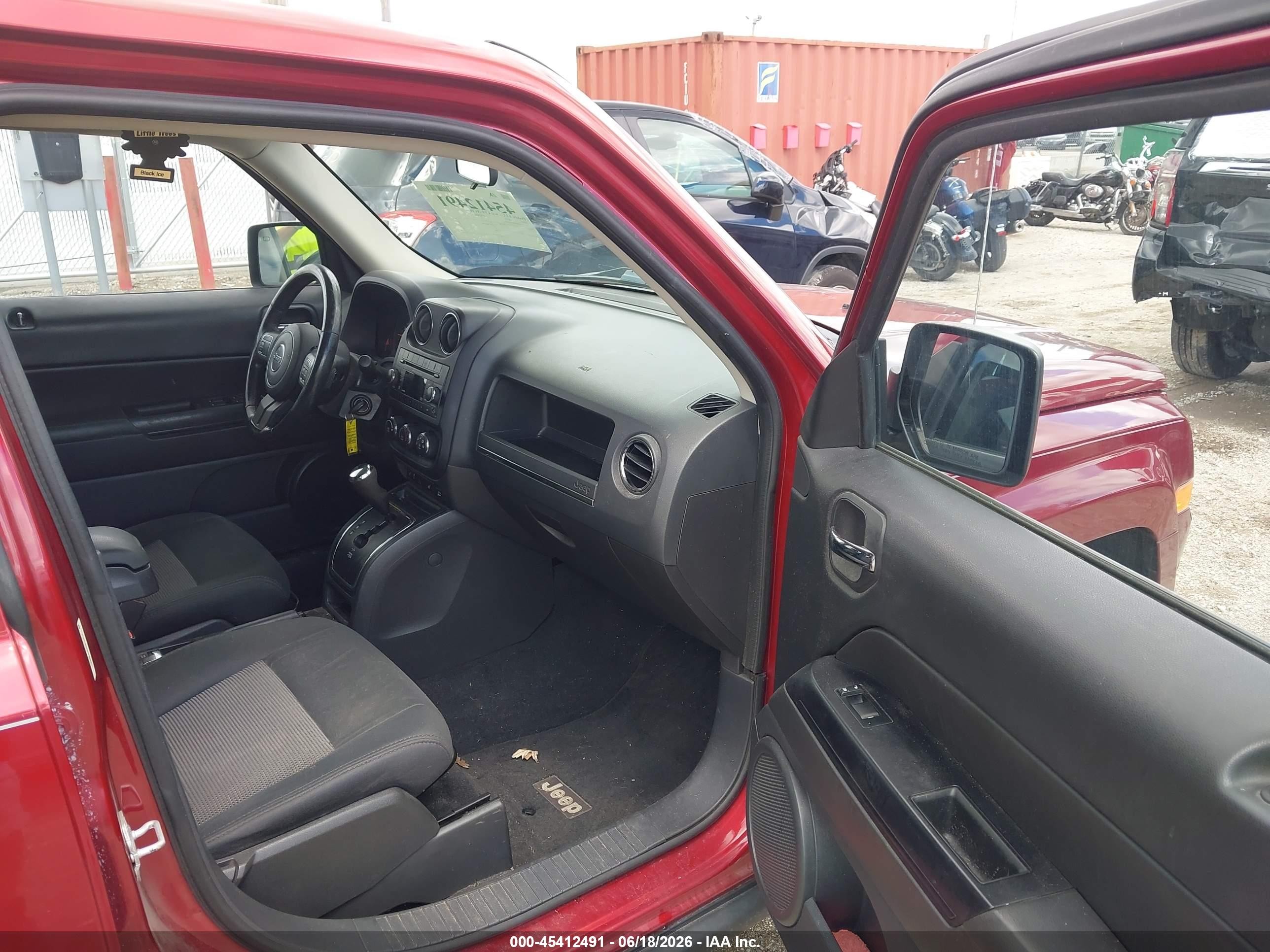 2012 Jeep Patriot Latitude Red vin: 1C4NJRFB3CD558681