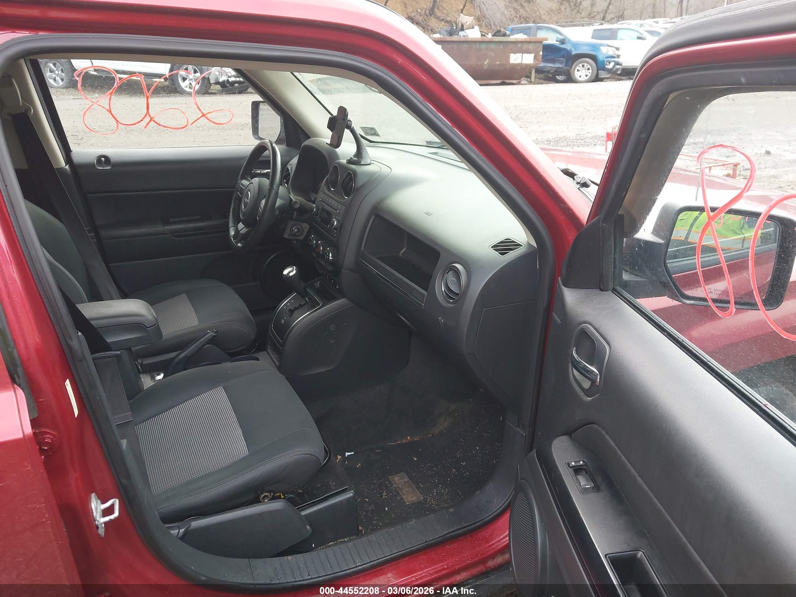 2012 Jeep Patriot Latitude Red vin: 1C4NJRFB3CD630639