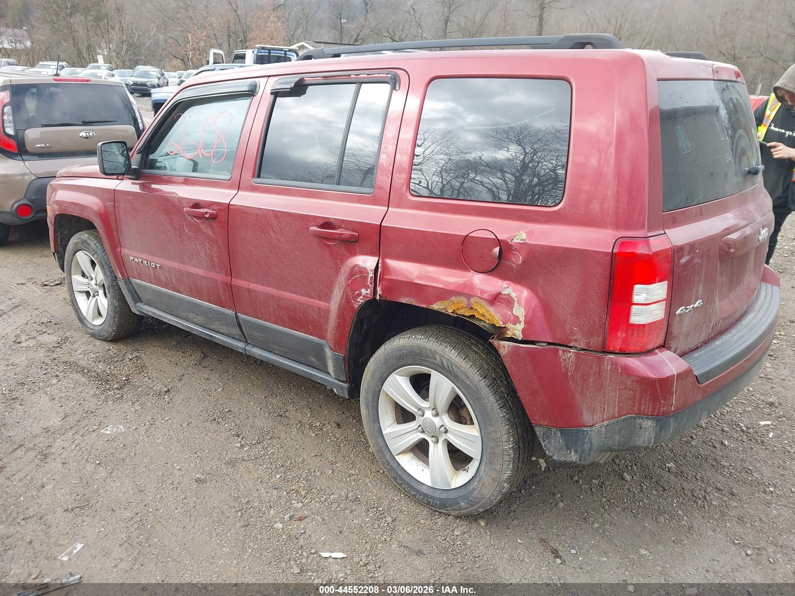 2012 Jeep Patriot Latitude Red vin: 1C4NJRFB3CD630639