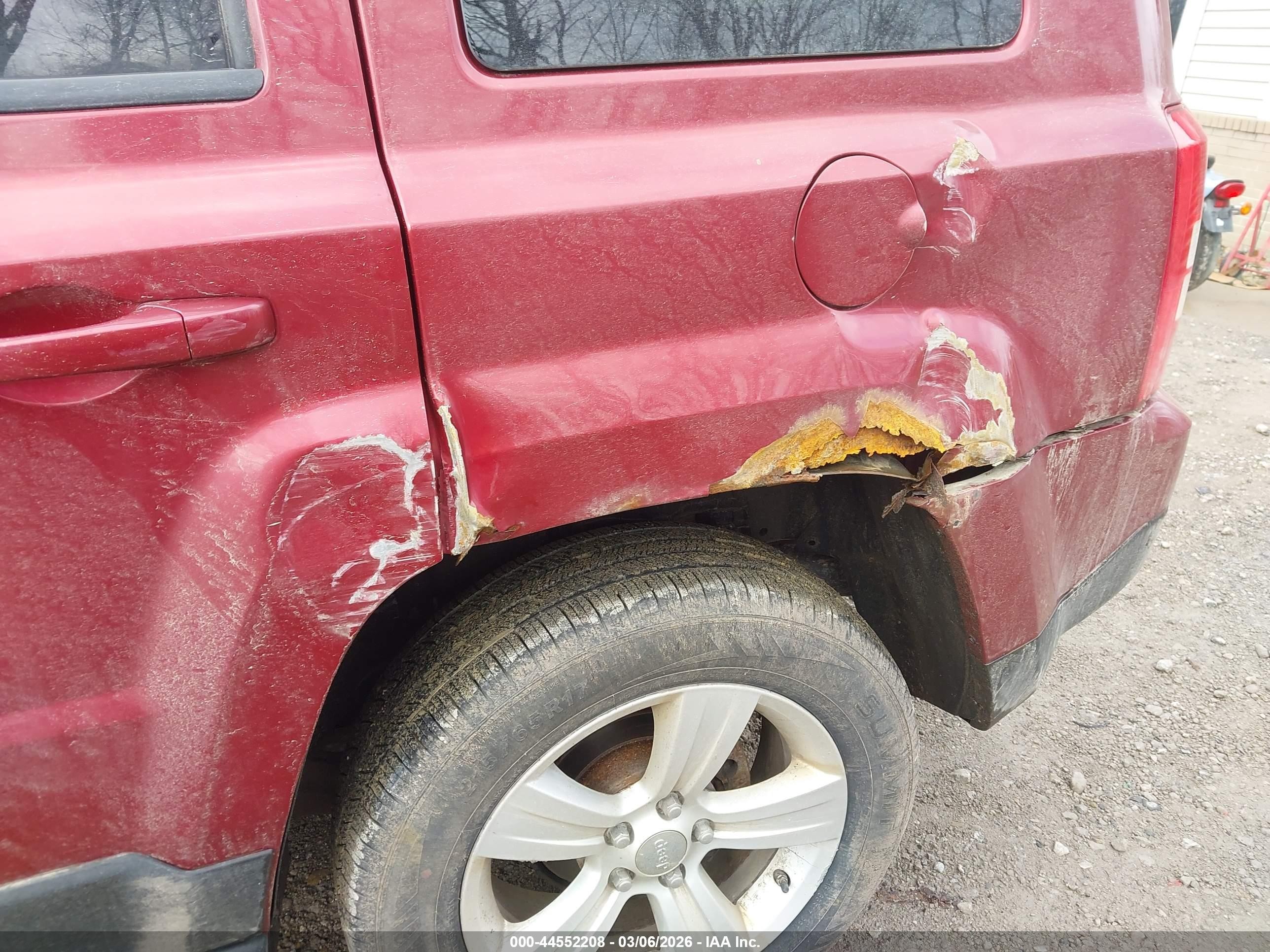 2012 Jeep Patriot Latitude Red vin: 1C4NJRFB3CD630639