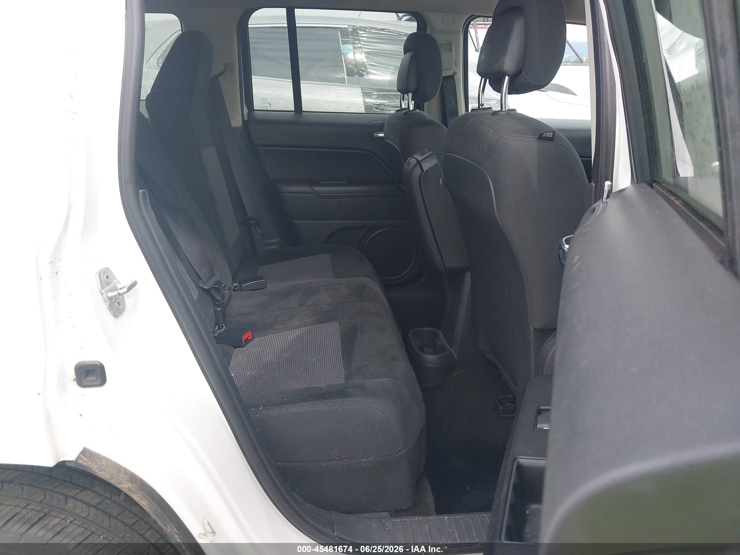 2014 Jeep Patriot Latitude White vin: 1C4NJRFB3ED616856