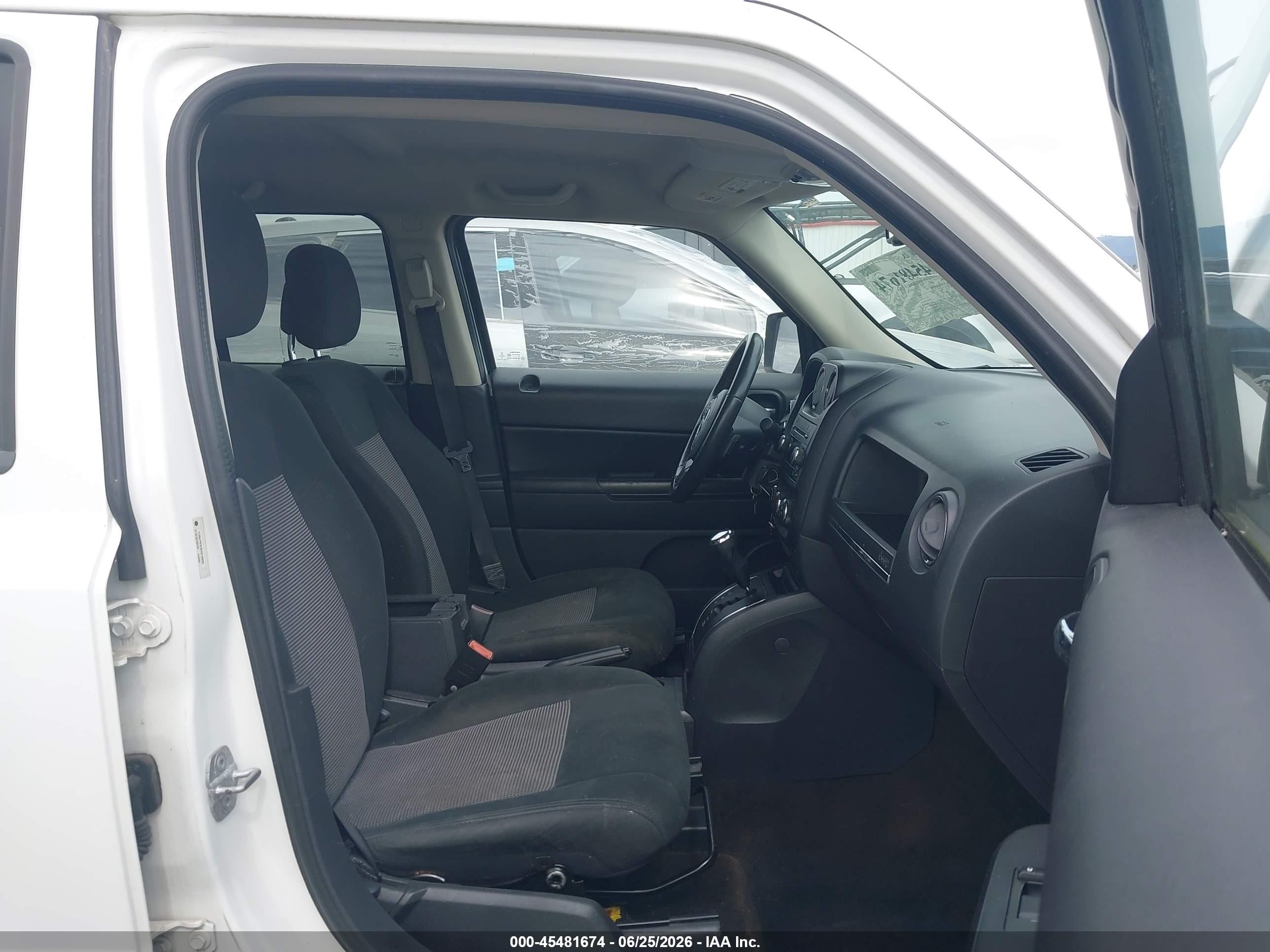 2014 Jeep Patriot Latitude White vin: 1C4NJRFB3ED616856