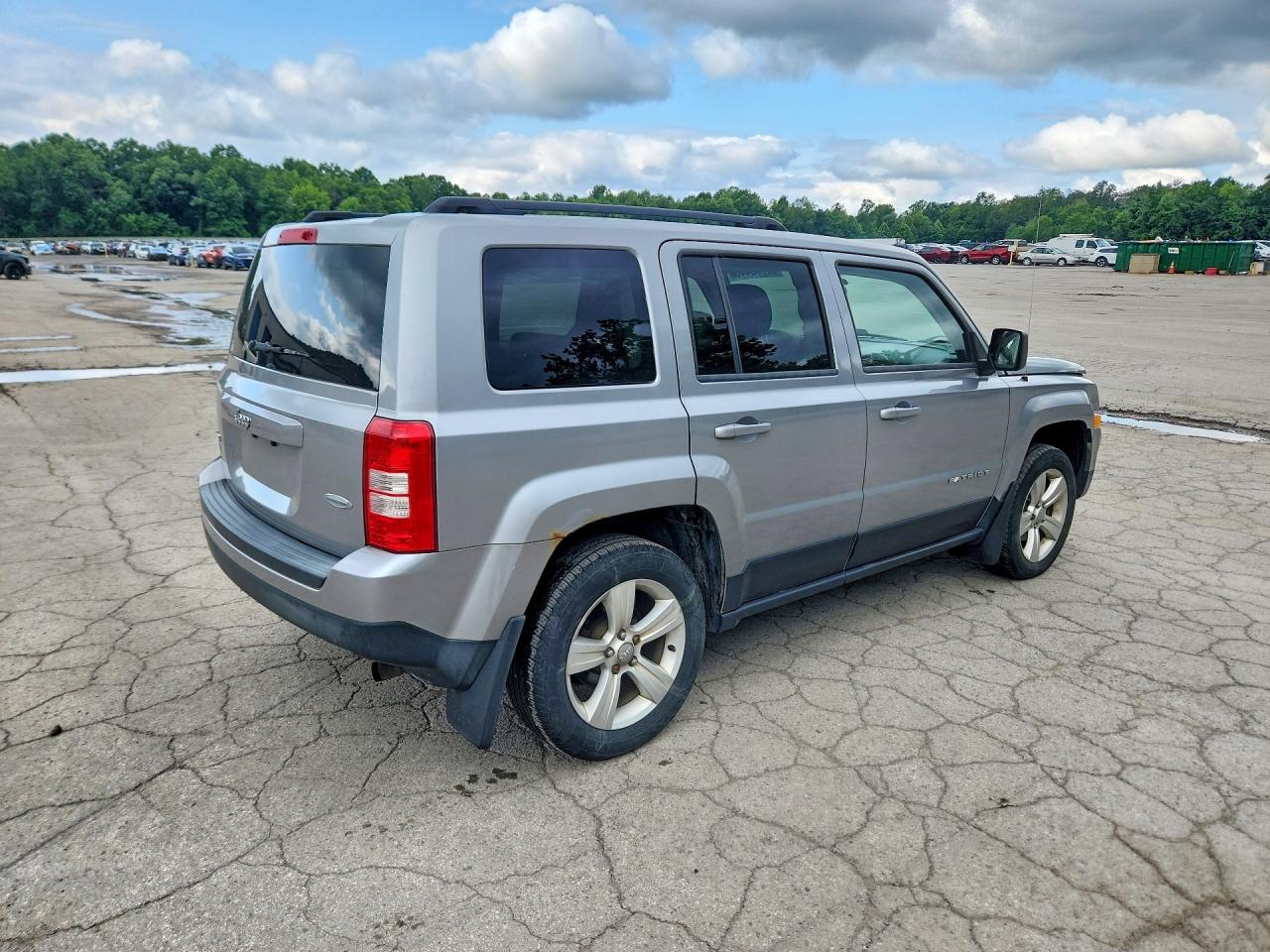 2014 Jeep Patriot Latitude Silver vin: 1C4NJRFB3ED784318