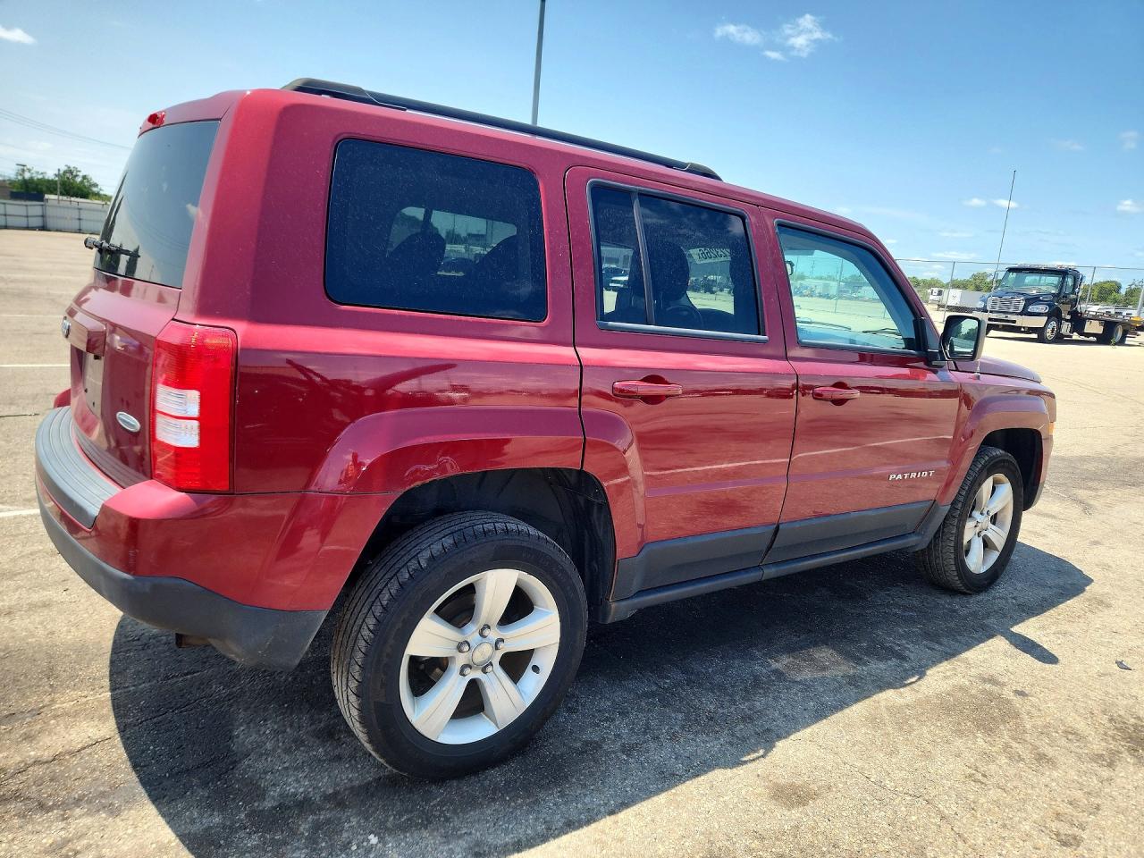 2014 Jeep Patriot Latitude Red vin: 1C4NJRFB3ED847076