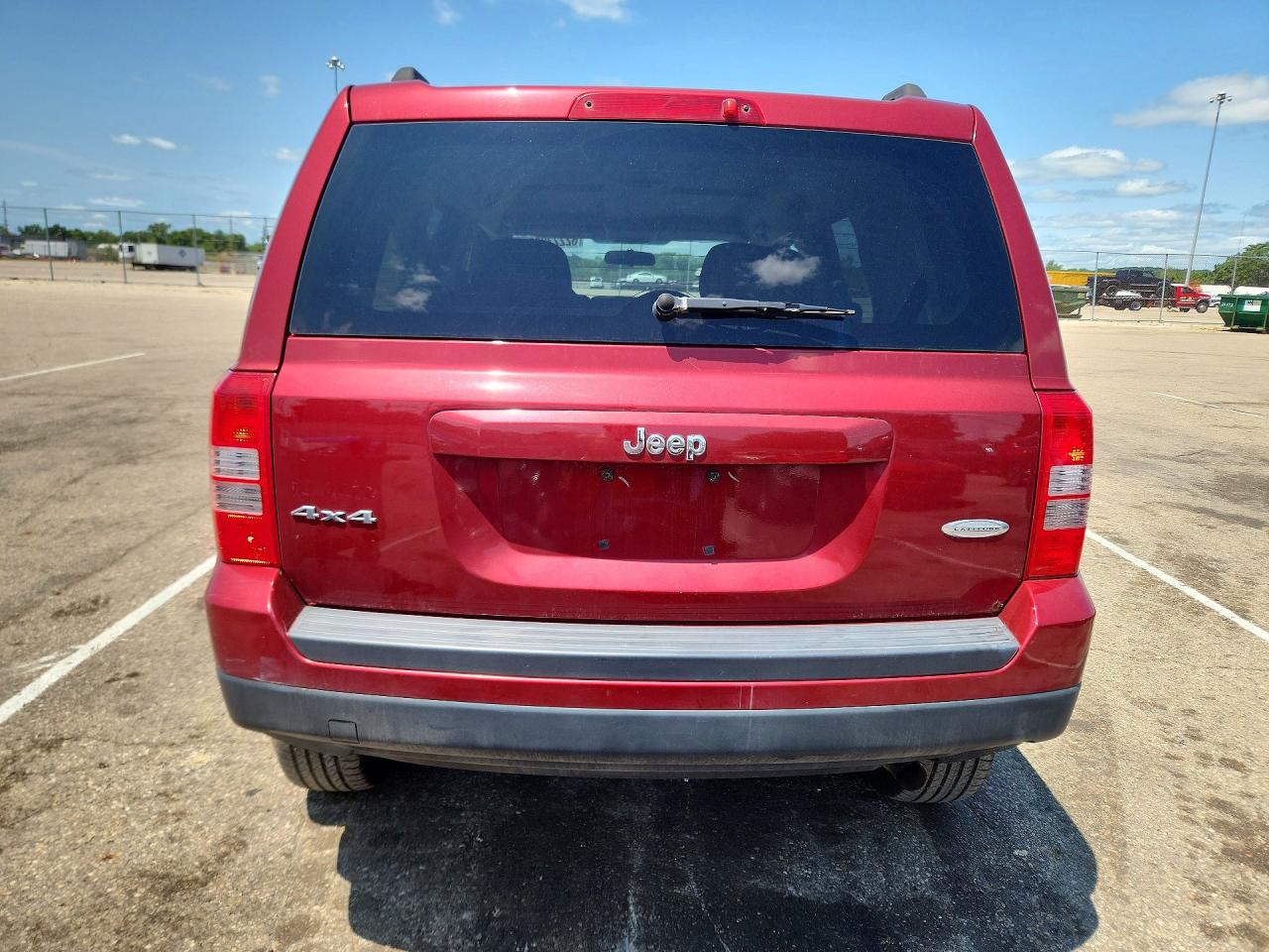 2014 Jeep Patriot Latitude Red vin: 1C4NJRFB3ED847076