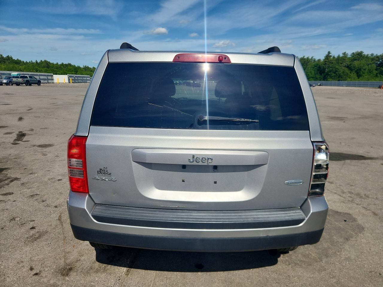 2014 Jeep Patriot Latitude Silver vin: 1C4NJRFB3ED884127