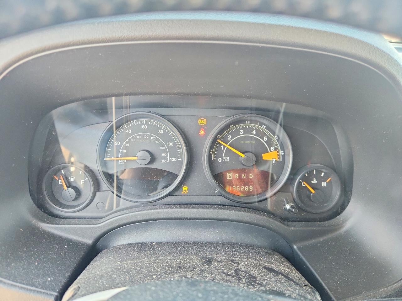 2014 Jeep Patriot Latitude Silver vin: 1C4NJRFB3ED884127