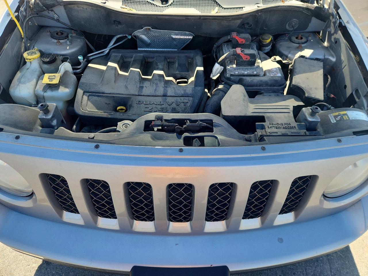 2014 Jeep Patriot Latitude Silver vin: 1C4NJRFB3ED884127