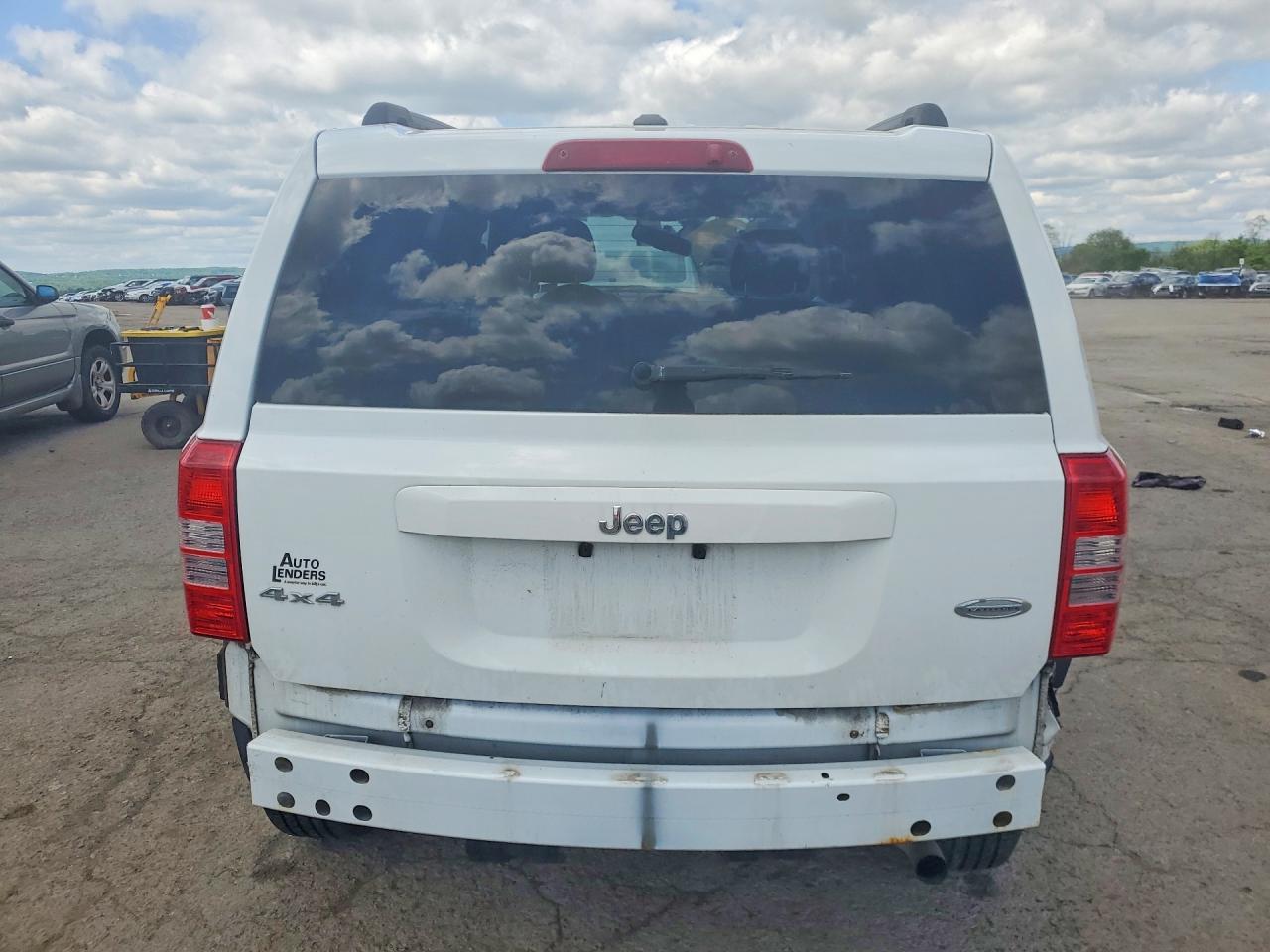 2015 Jeep Patriot Latitude Белый vin: 1C4NJRFB3FD244291