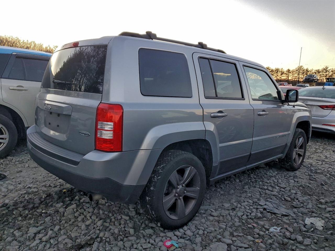 2015 Jeep Patriot Latitude Silver vin: 1C4NJRFB3FD249359