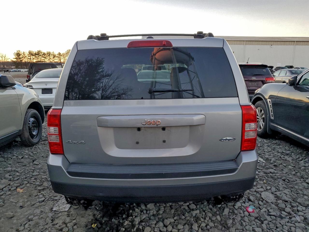 2015 Jeep Patriot Latitude Silver vin: 1C4NJRFB3FD249359