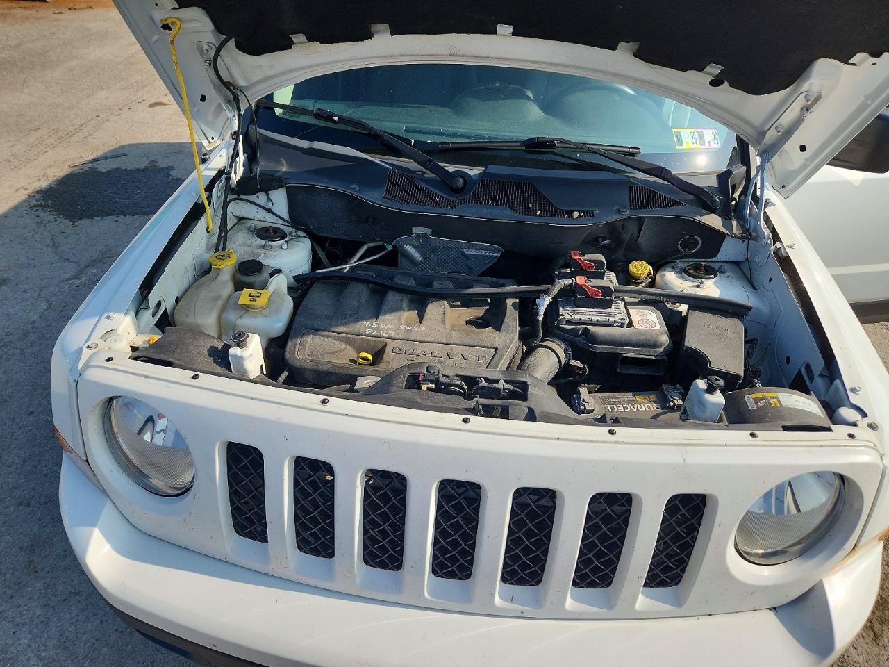 2015 Jeep Patriot Latitude White vin: 1C4NJRFB3FD272236