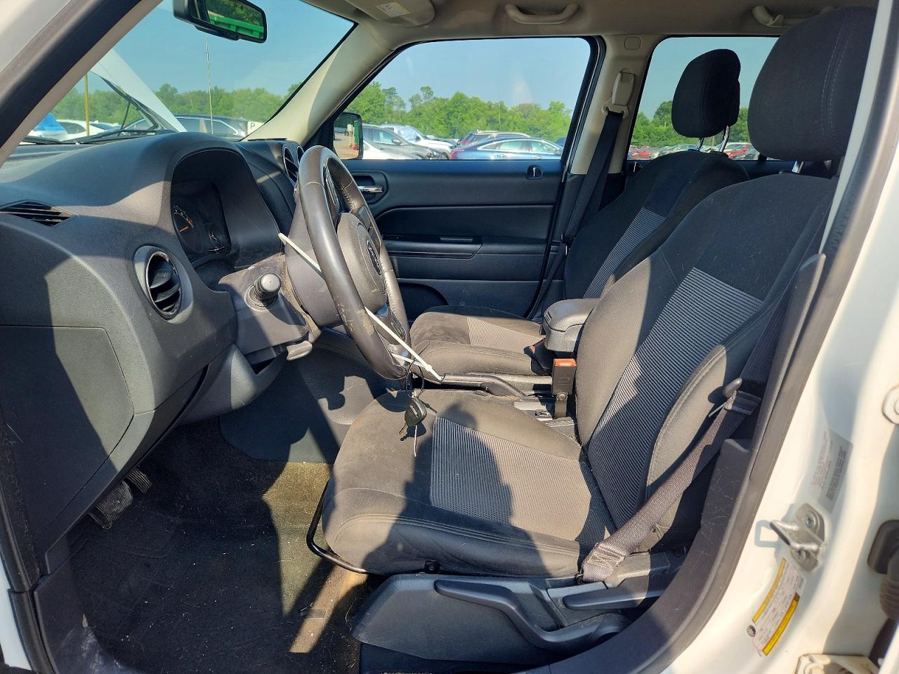 2015 Jeep Patriot Latitude White vin: 1C4NJRFB3FD272236