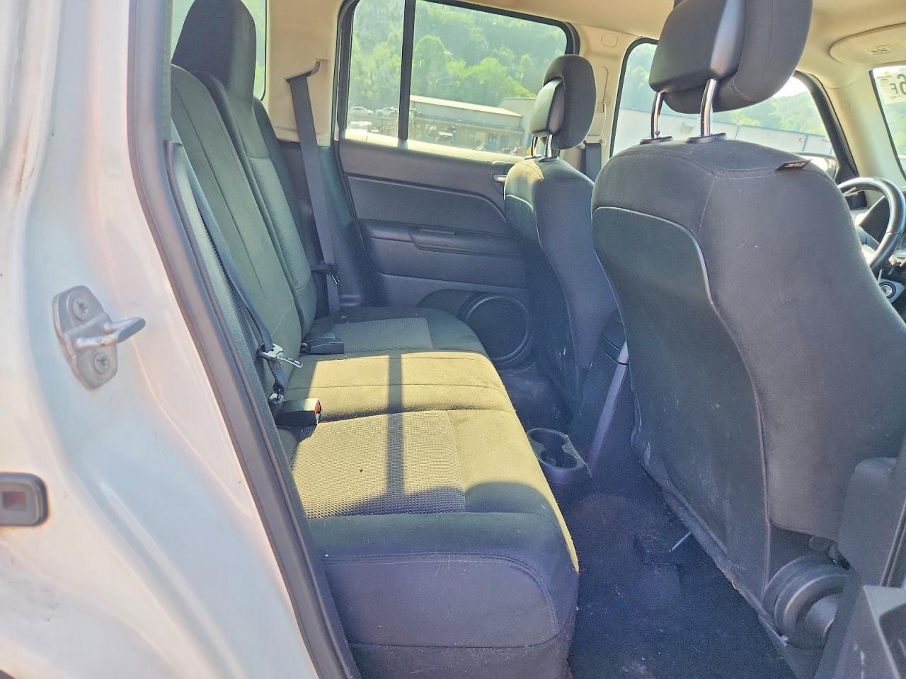 2015 Jeep Patriot Latitude White vin: 1C4NJRFB3FD272236