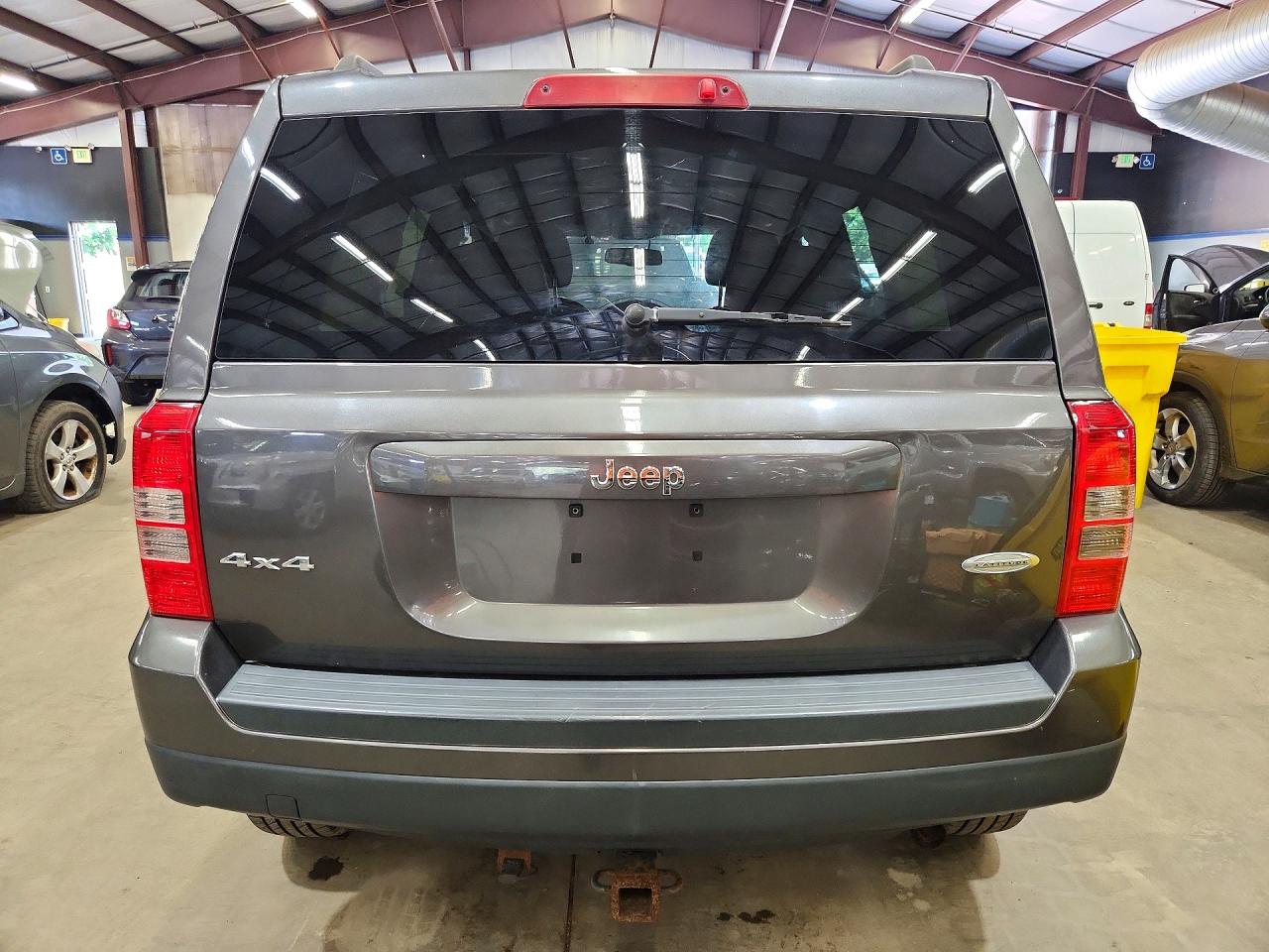 2015 Jeep Patriot Latitude Gray vin: 1C4NJRFB3FD425813