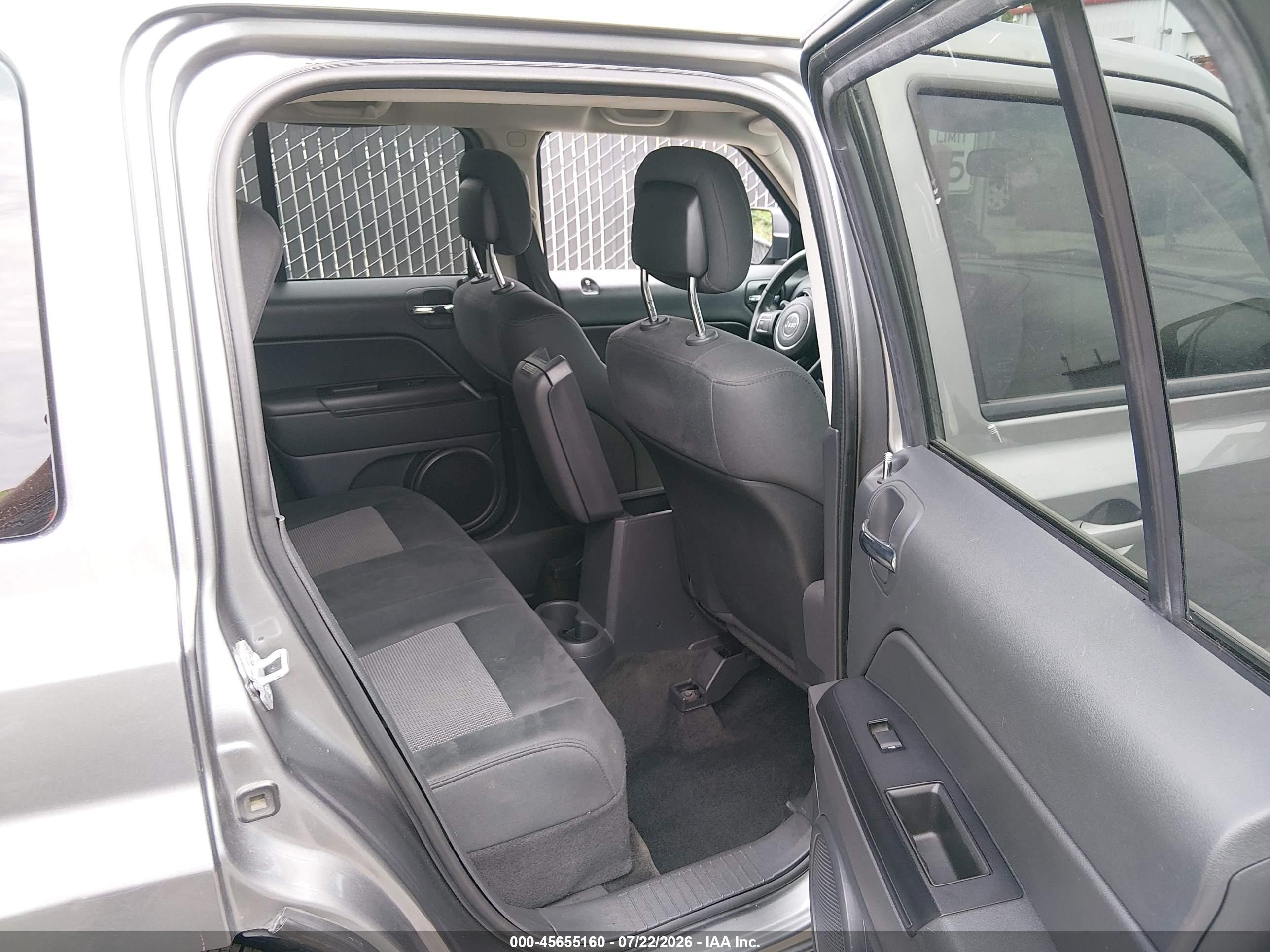 2013 Jeep Patriot Latitude Gray vin: 1C4NJRFB4DD165550