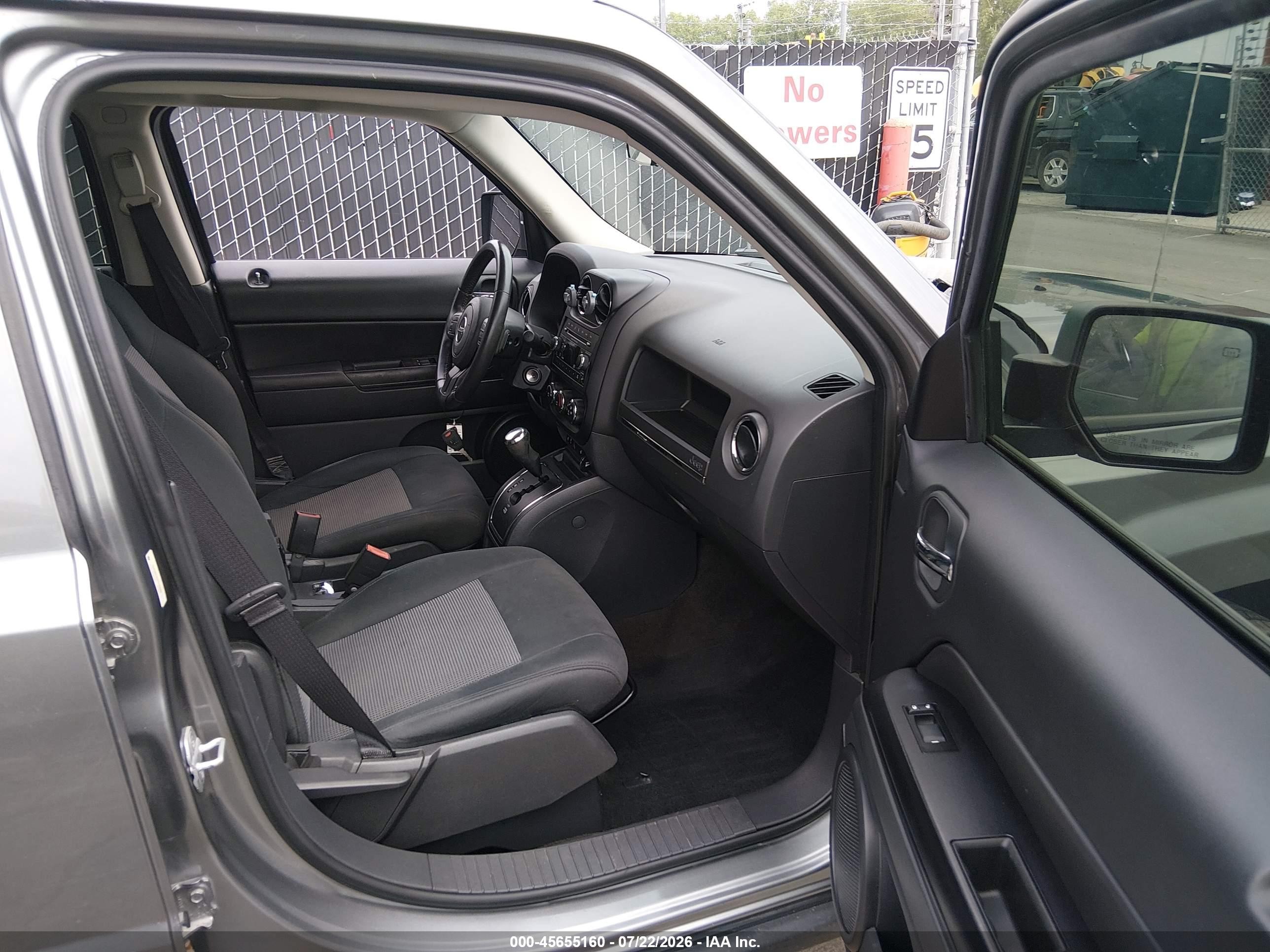 2013 Jeep Patriot Latitude Gray vin: 1C4NJRFB4DD165550