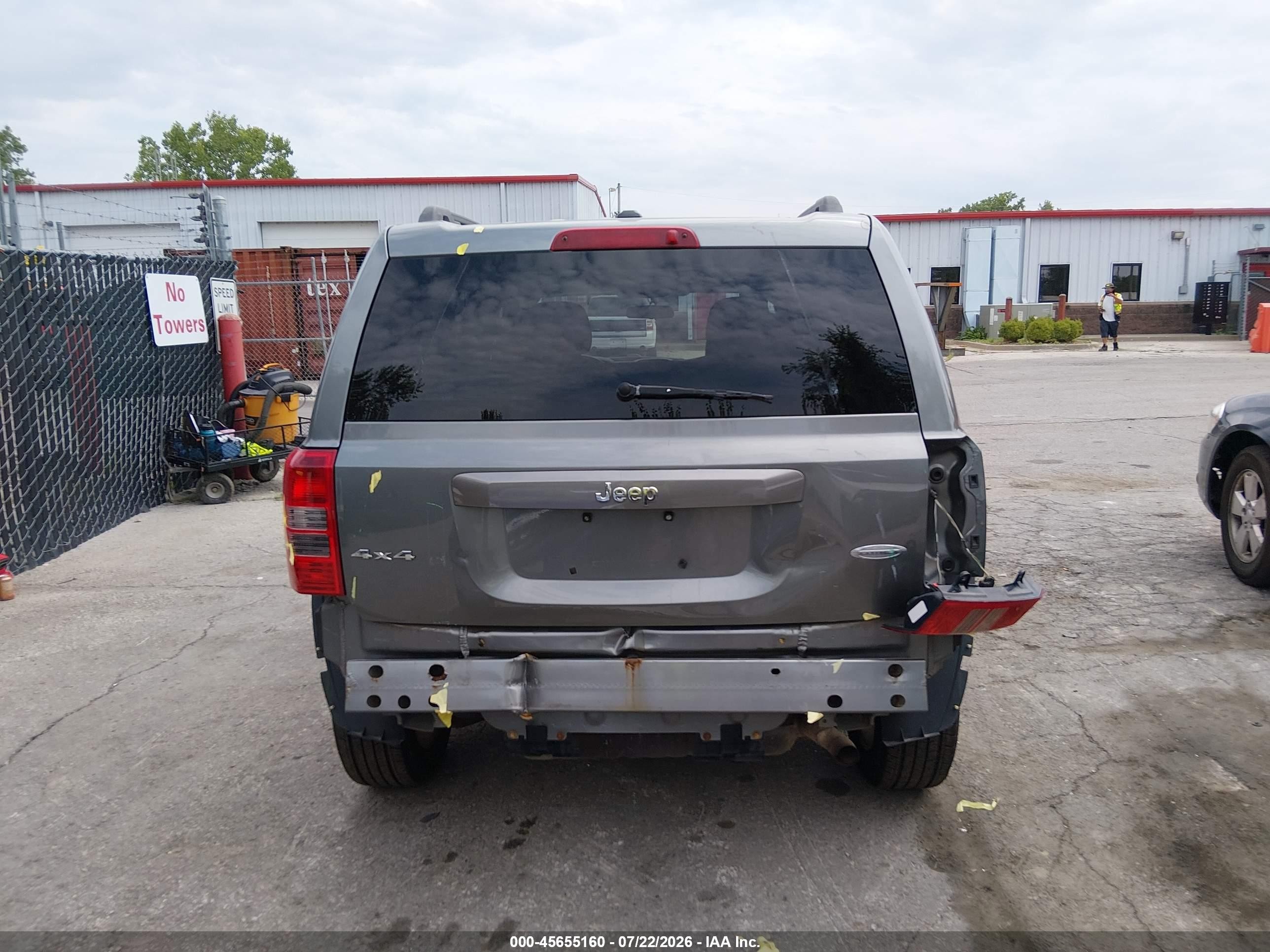 2013 Jeep Patriot Latitude Gray vin: 1C4NJRFB4DD165550