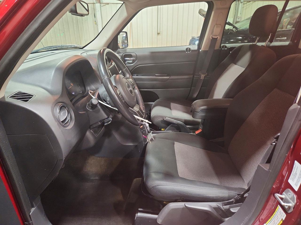 2014 Jeep Patriot Latitude Red vin: 1C4NJRFB4ED651406