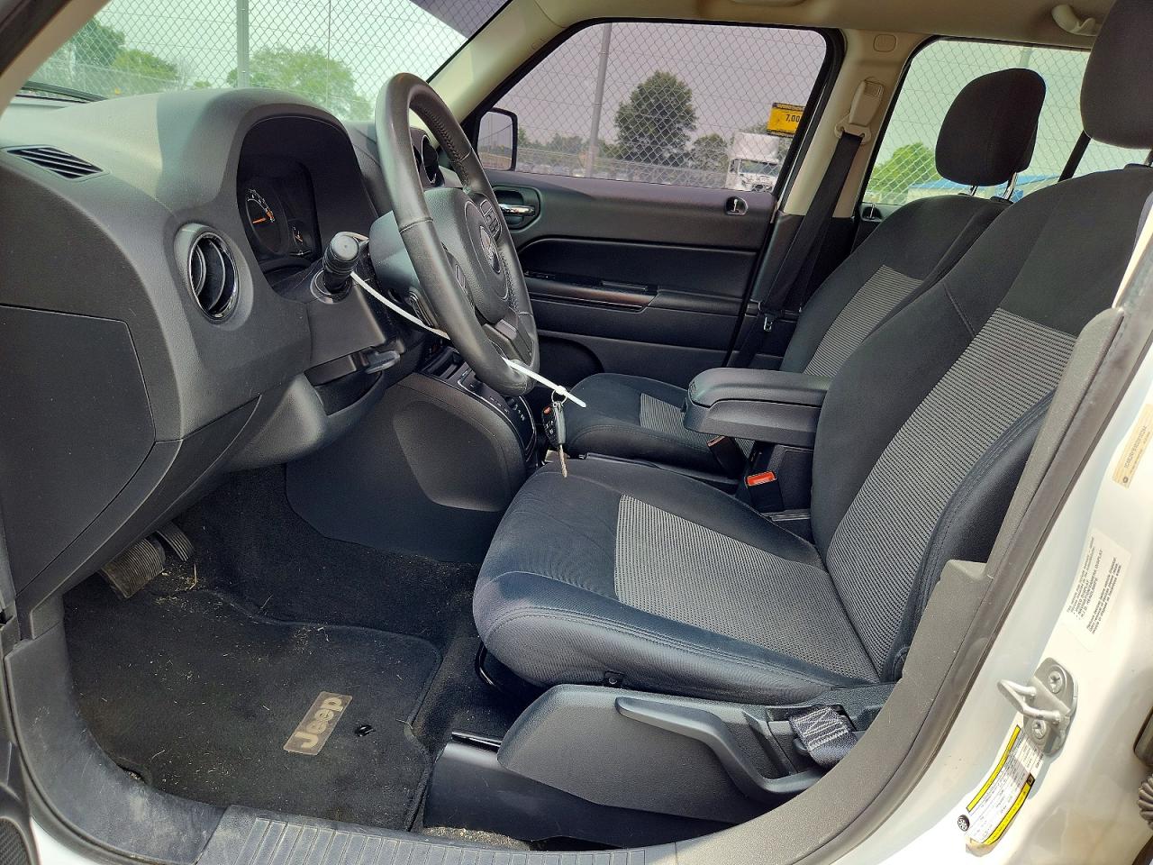 2014 Jeep Patriot Latitude White vin: 1C4NJRFB4ED810344