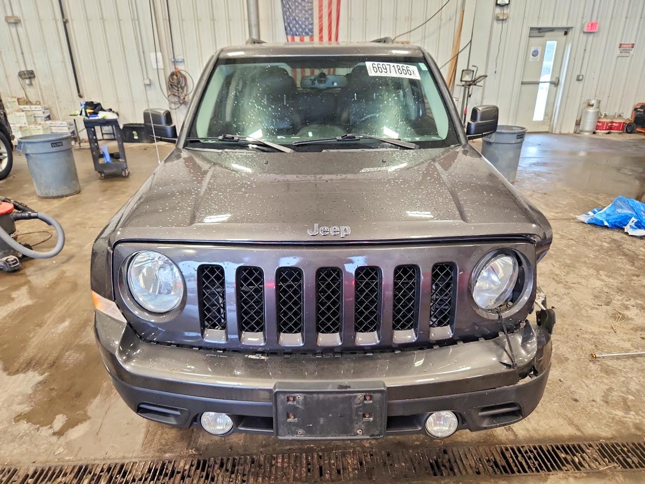 2015 Jeep Patriot Latitude Gray vin: 1C4NJRFB4FD366688