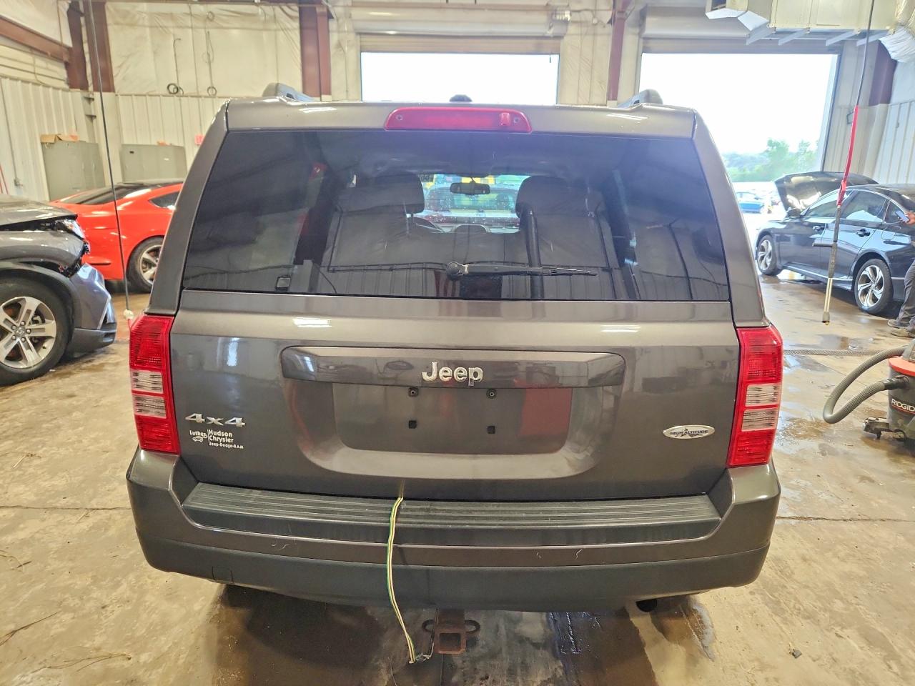 2015 Jeep Patriot Latitude Gray vin: 1C4NJRFB4FD366688