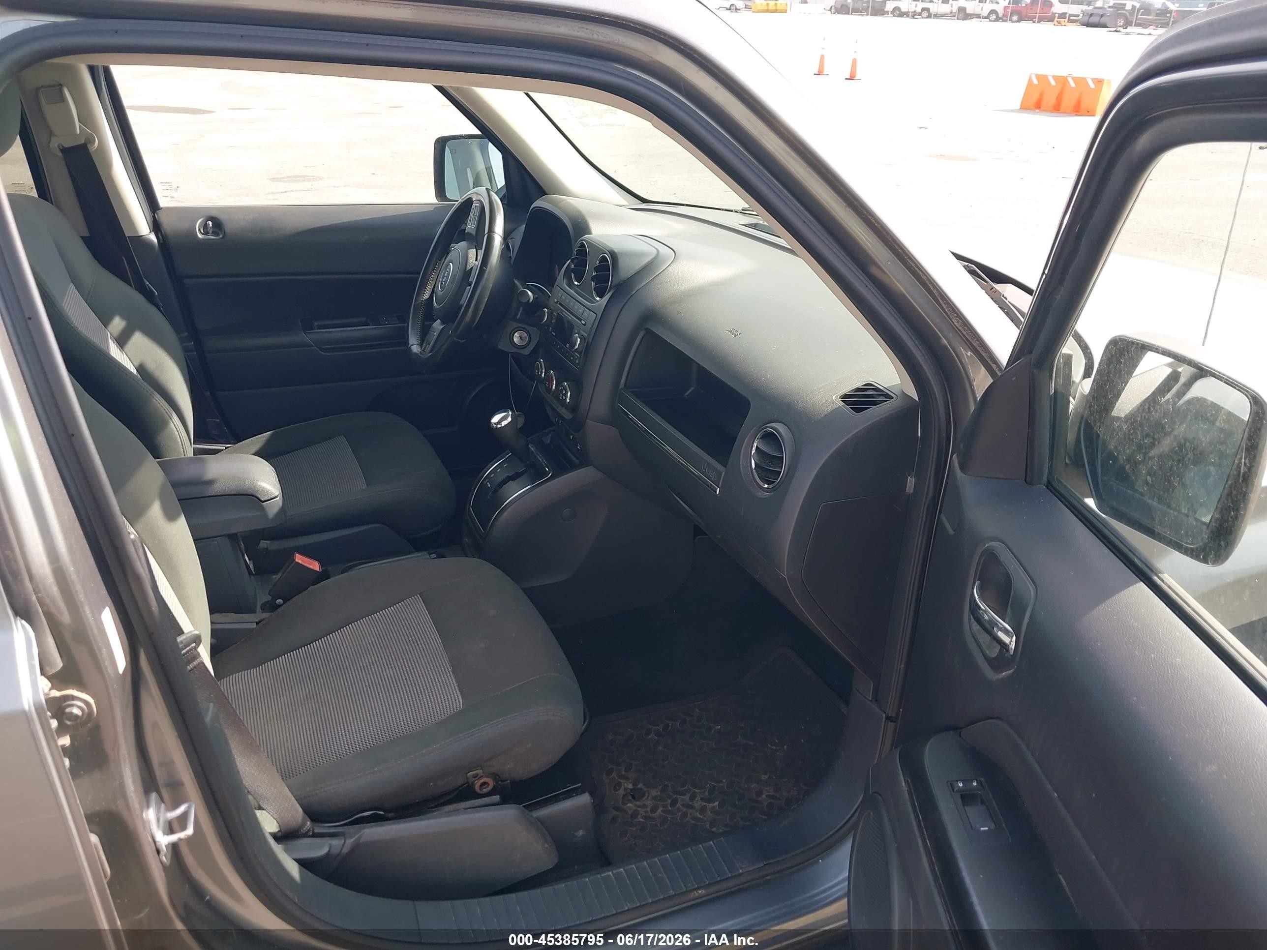 2012 Jeep Patriot Latitude Gray vin: 1C4NJRFB5CD563624