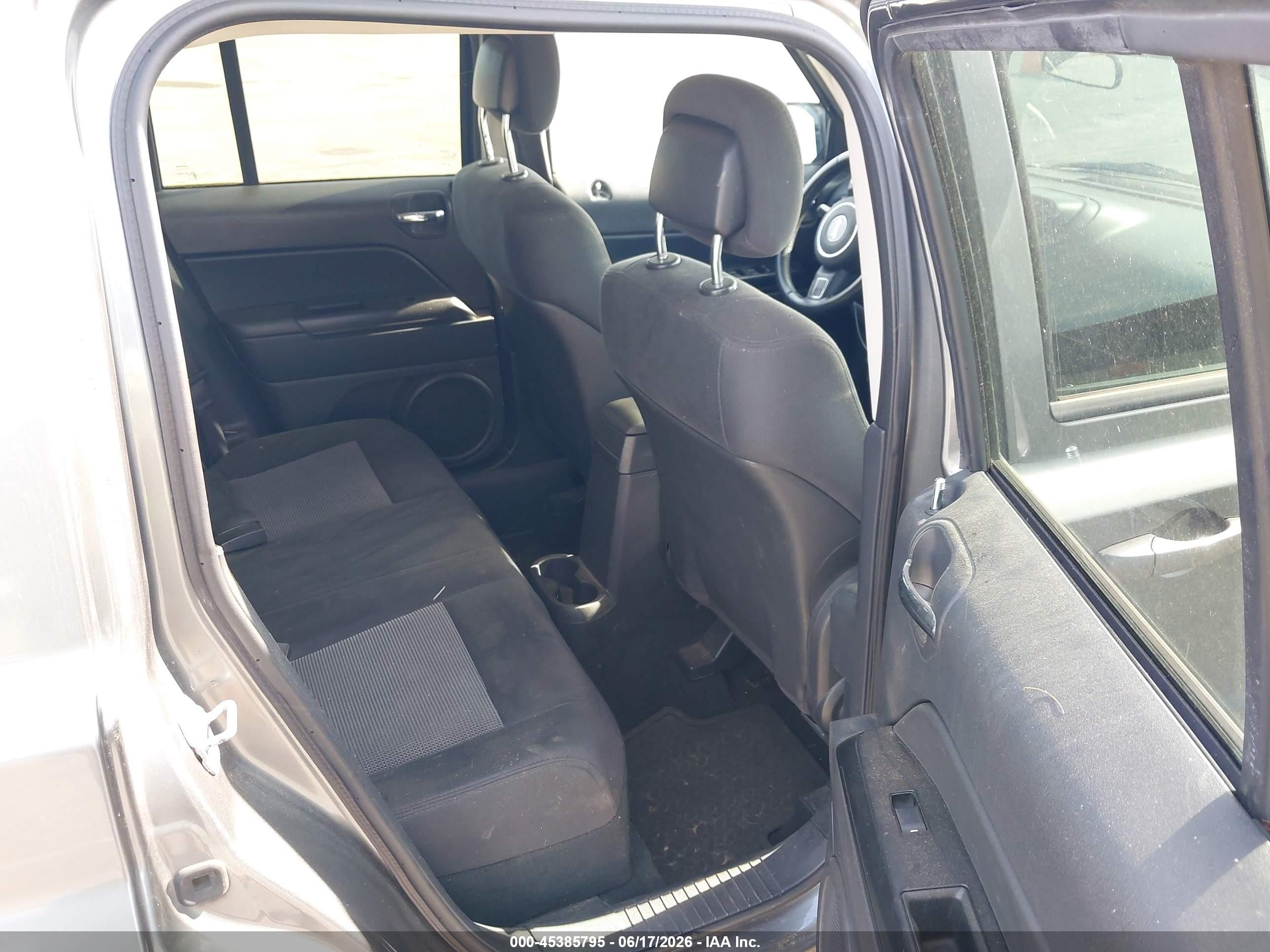 2012 Jeep Patriot Latitude Gray vin: 1C4NJRFB5CD563624