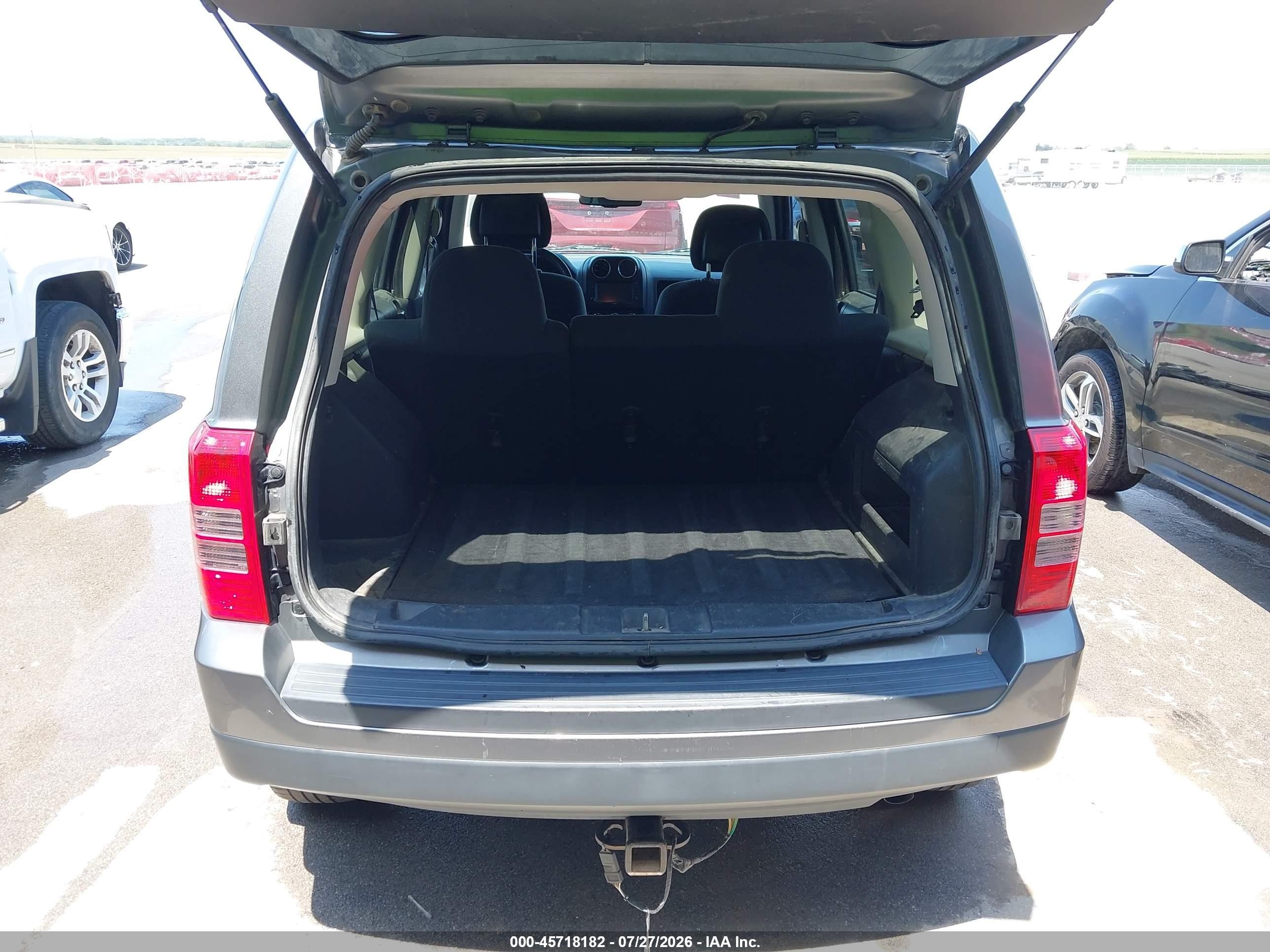 2014 Jeep Patriot Latitude Gray vin: 1C4NJRFB5ED500770