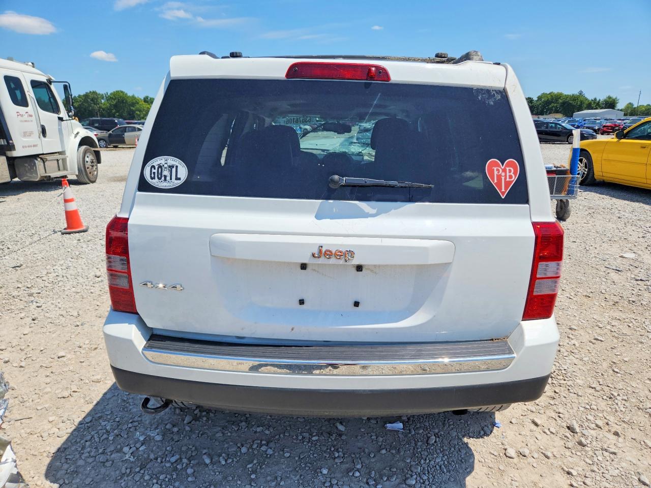 2014 Jeep Patriot Latitude Белый vin: 1C4NJRFB5ED588462