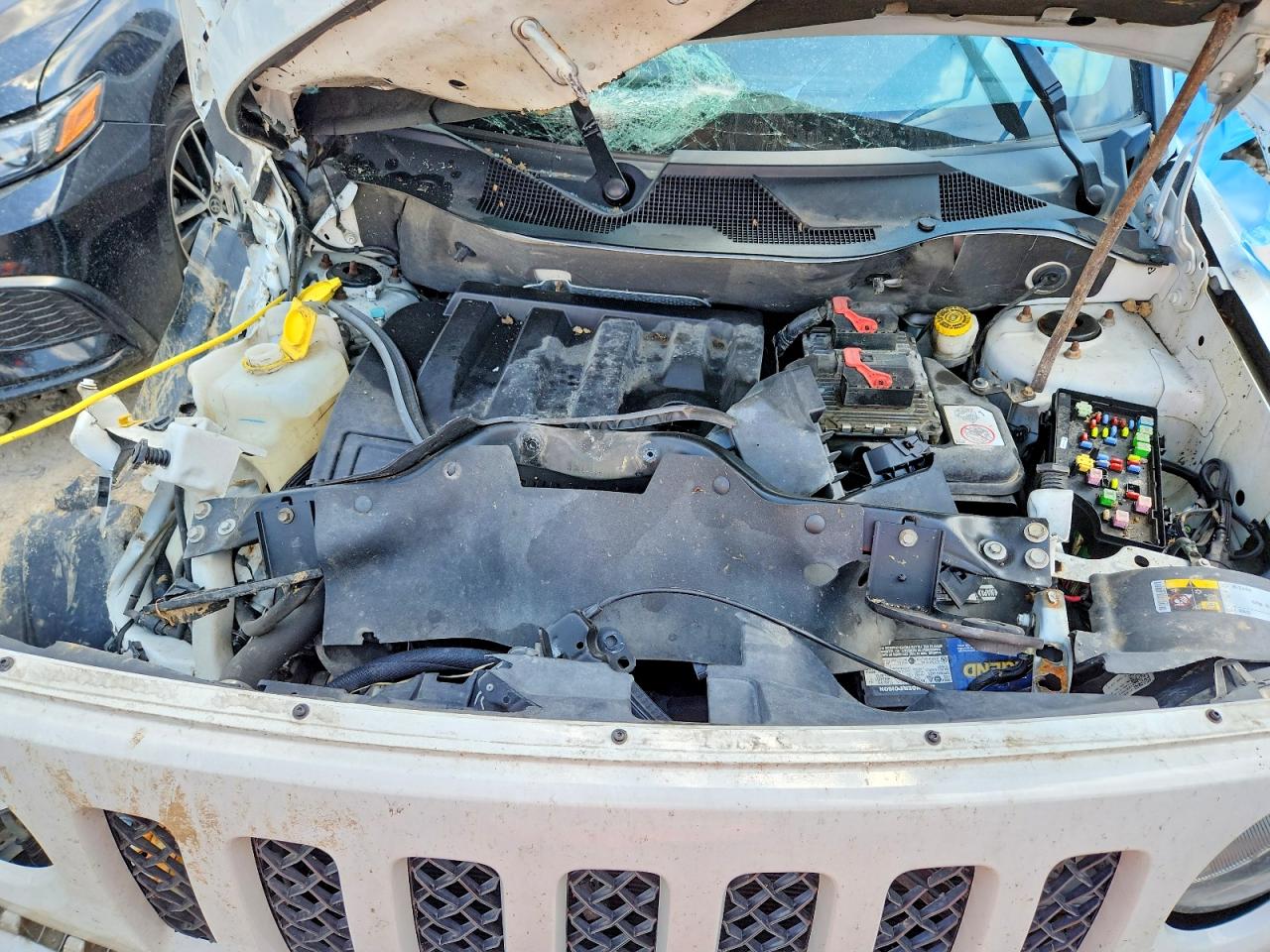 2014 Jeep Patriot Latitude Белый vin: 1C4NJRFB5ED588462