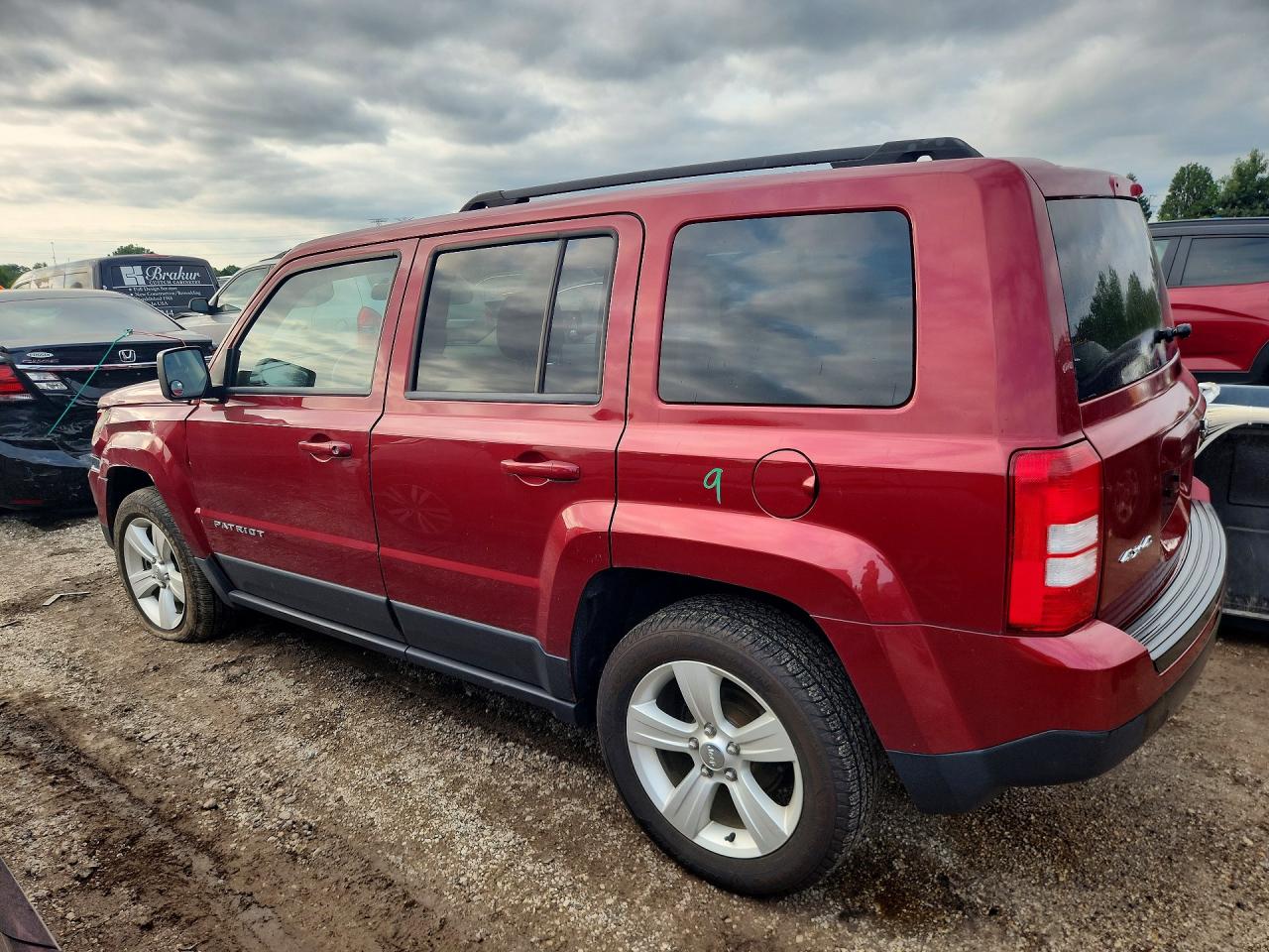 2014 Jeep Patriot Latitude Red vin: 1C4NJRFB5ED670921