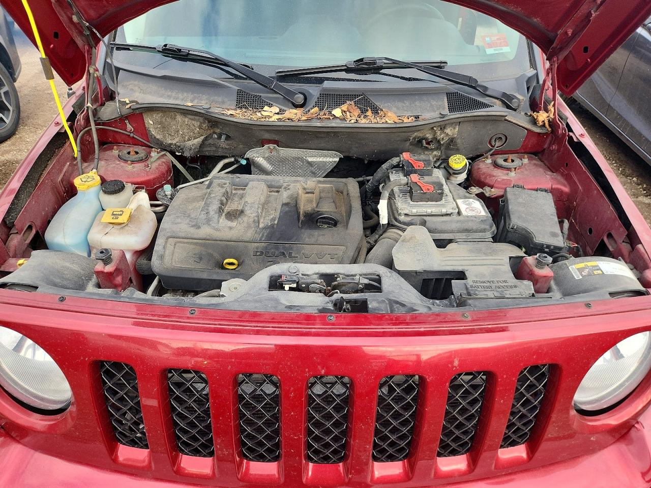 2014 Jeep Patriot Latitude Red vin: 1C4NJRFB5ED670921