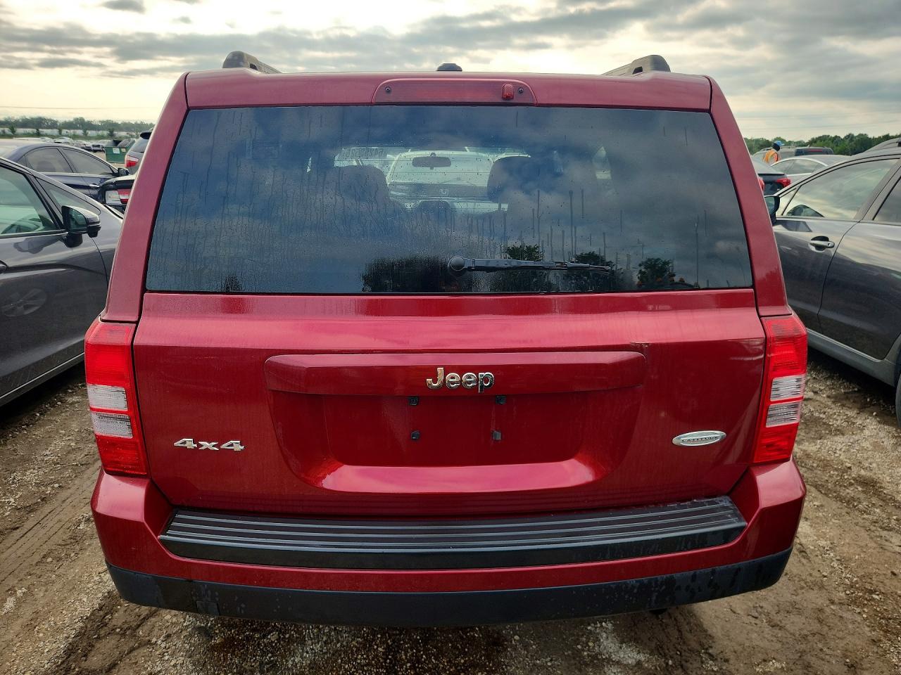 2014 Jeep Patriot Latitude Red vin: 1C4NJRFB5ED670921