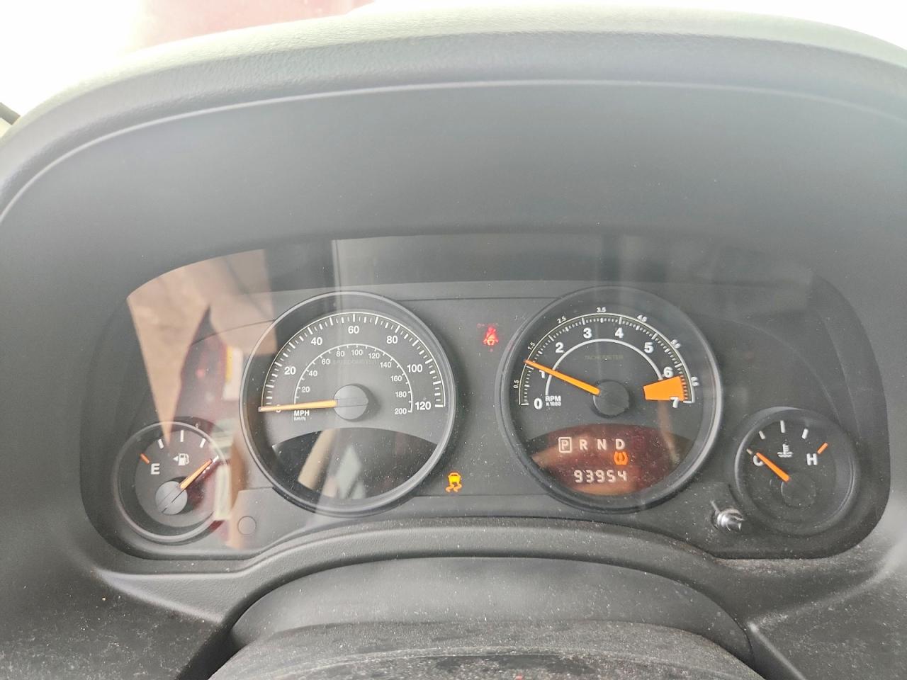 2014 Jeep Patriot Latitude Red vin: 1C4NJRFB5ED670921