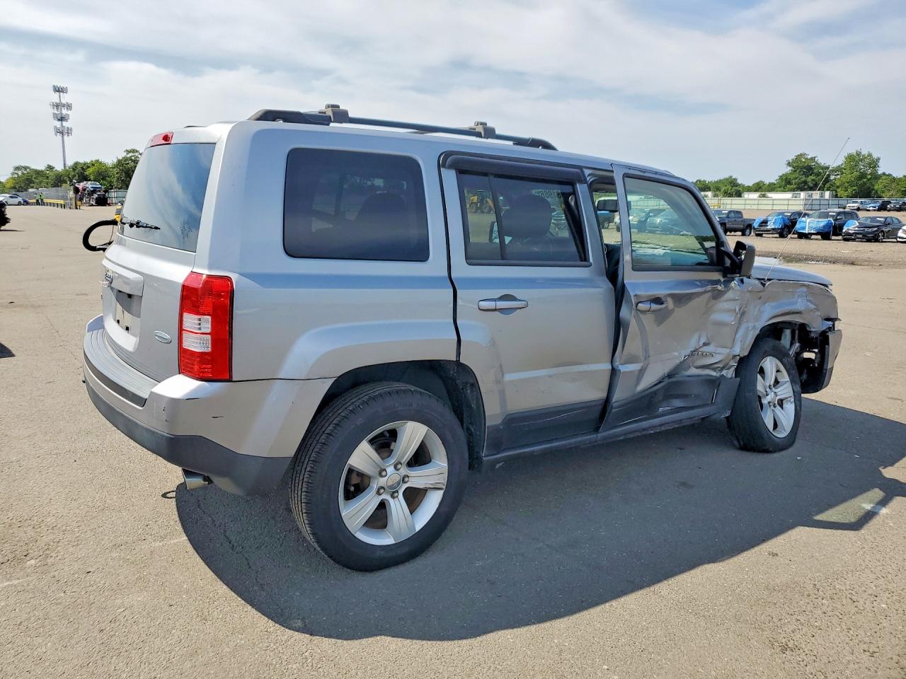 2015 Jeep Patriot Latitude Silver vin: 1C4NJRFB5FD109703