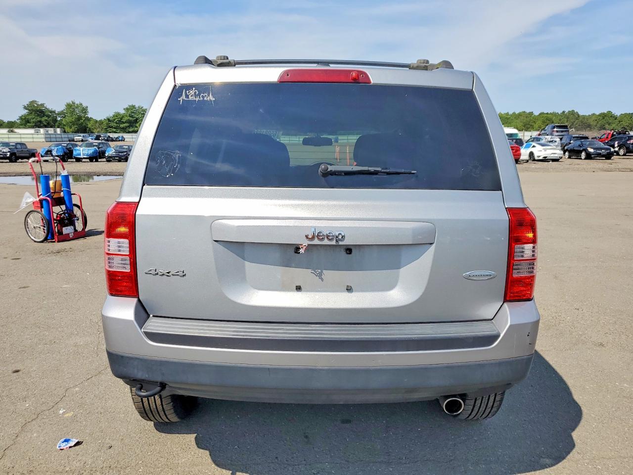 2015 Jeep Patriot Latitude Silver vin: 1C4NJRFB5FD109703