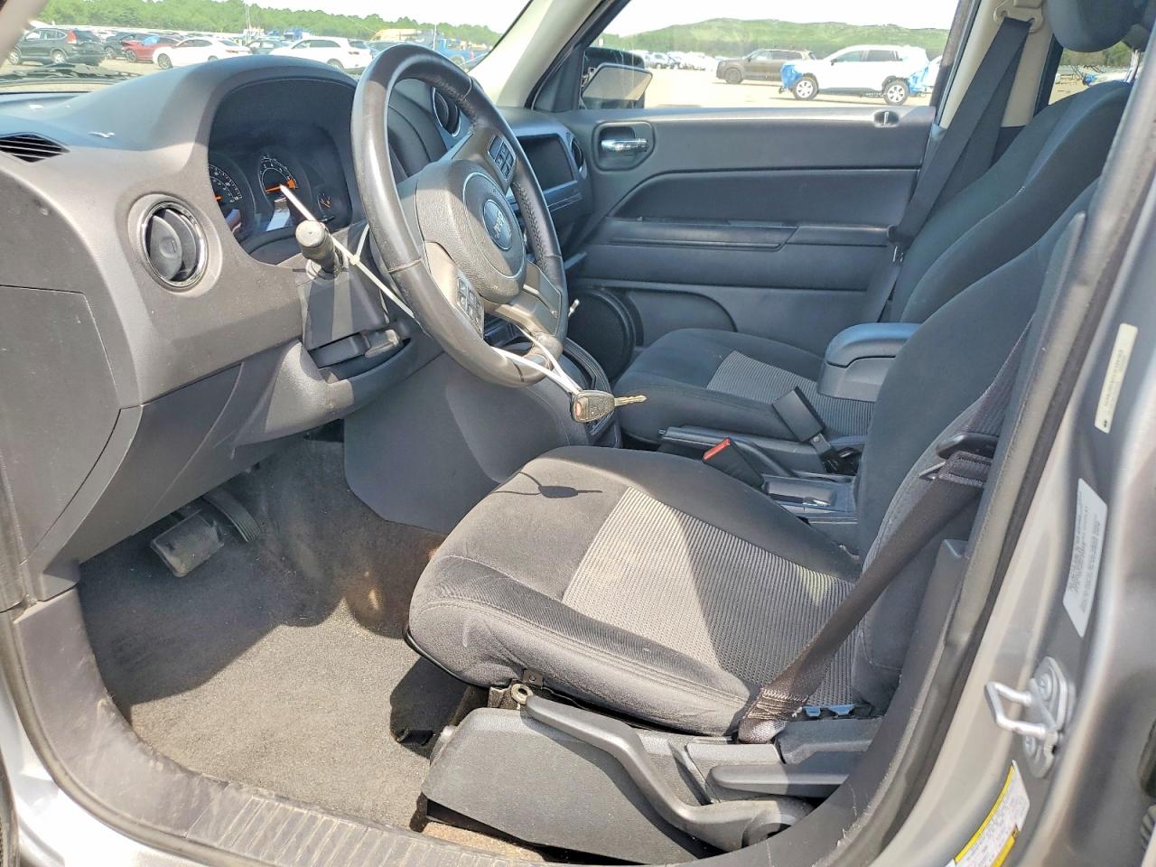 2015 Jeep Patriot Latitude Silver vin: 1C4NJRFB5FD109703