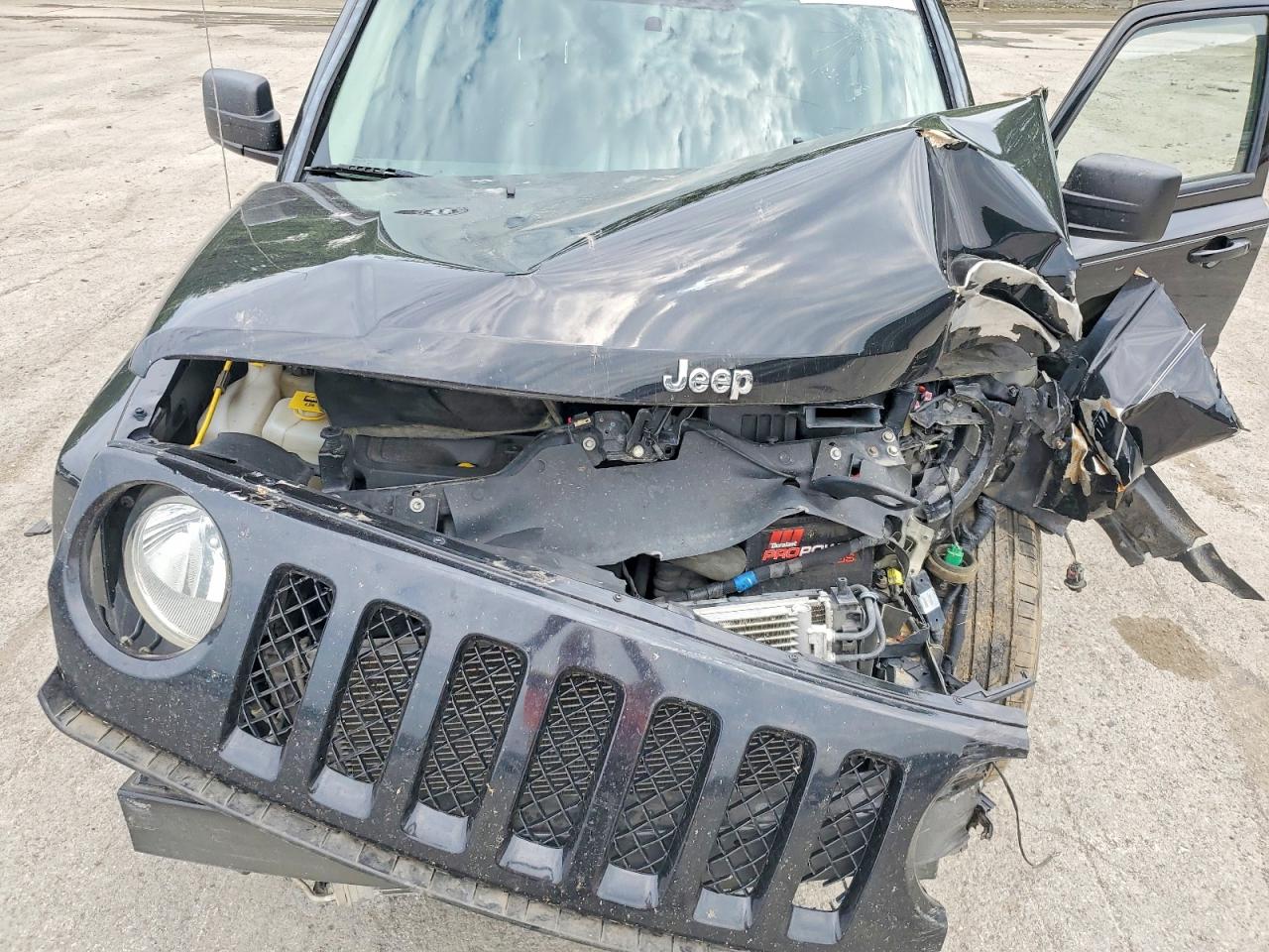 2015 Jeep Patriot Latitude Черный vin: 1C4NJRFB5FD321484