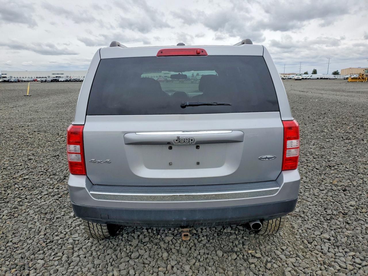 2016 Jeep Patriot Latitude Silver vin: 1C4NJRFB5GD619454