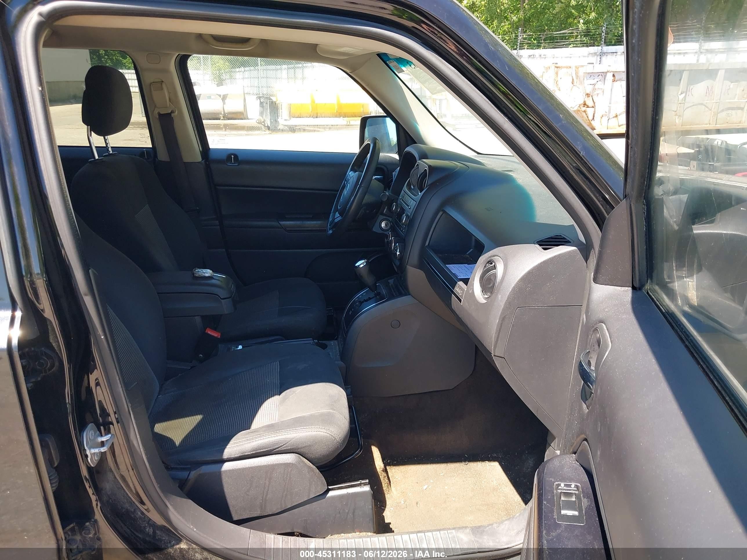 2016 Jeep Patriot Latitude Black vin: 1C4NJRFB5GD638022