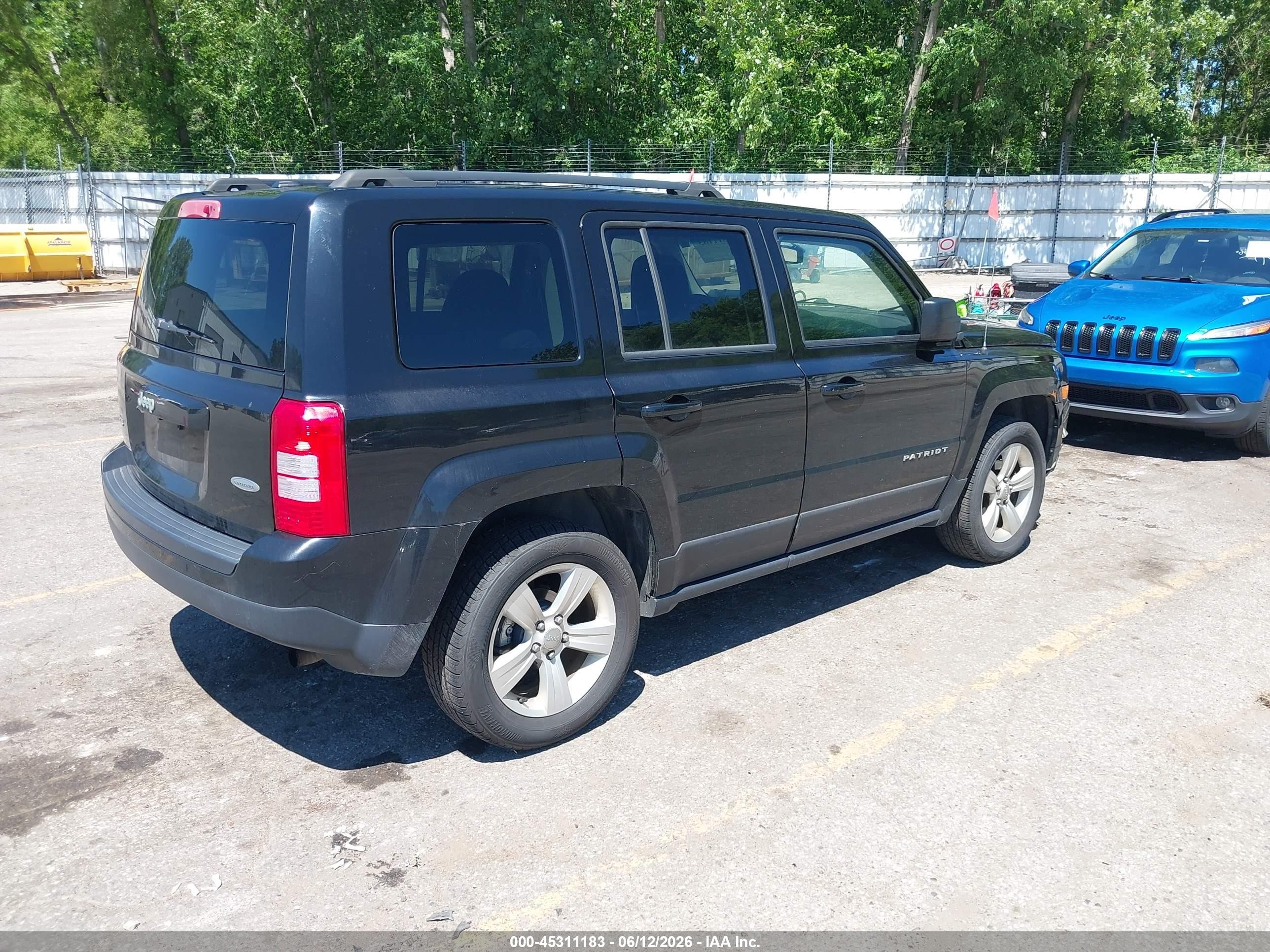 2016 Jeep Patriot Latitude Black vin: 1C4NJRFB5GD638022