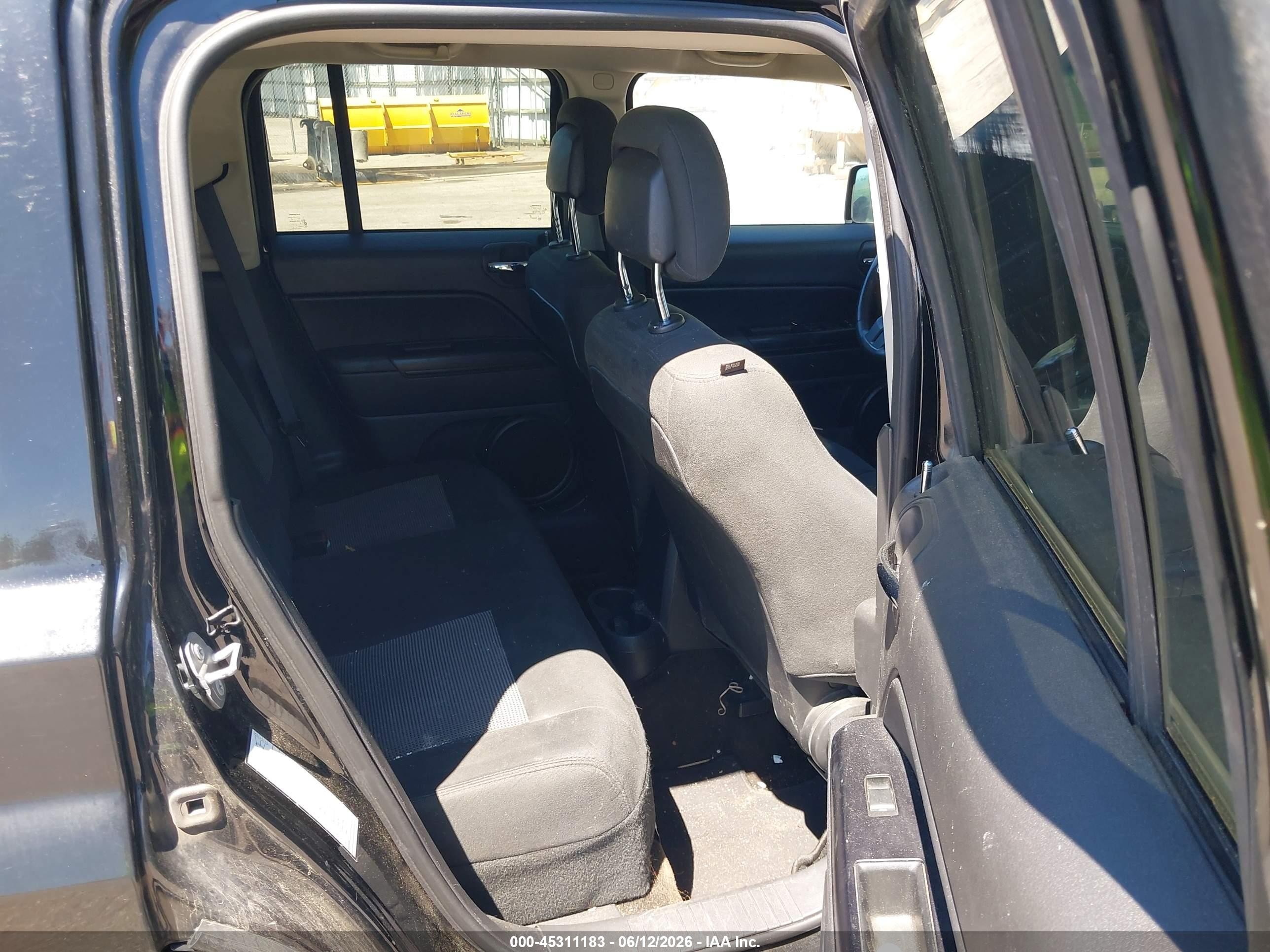 2016 Jeep Patriot Latitude Black vin: 1C4NJRFB5GD638022