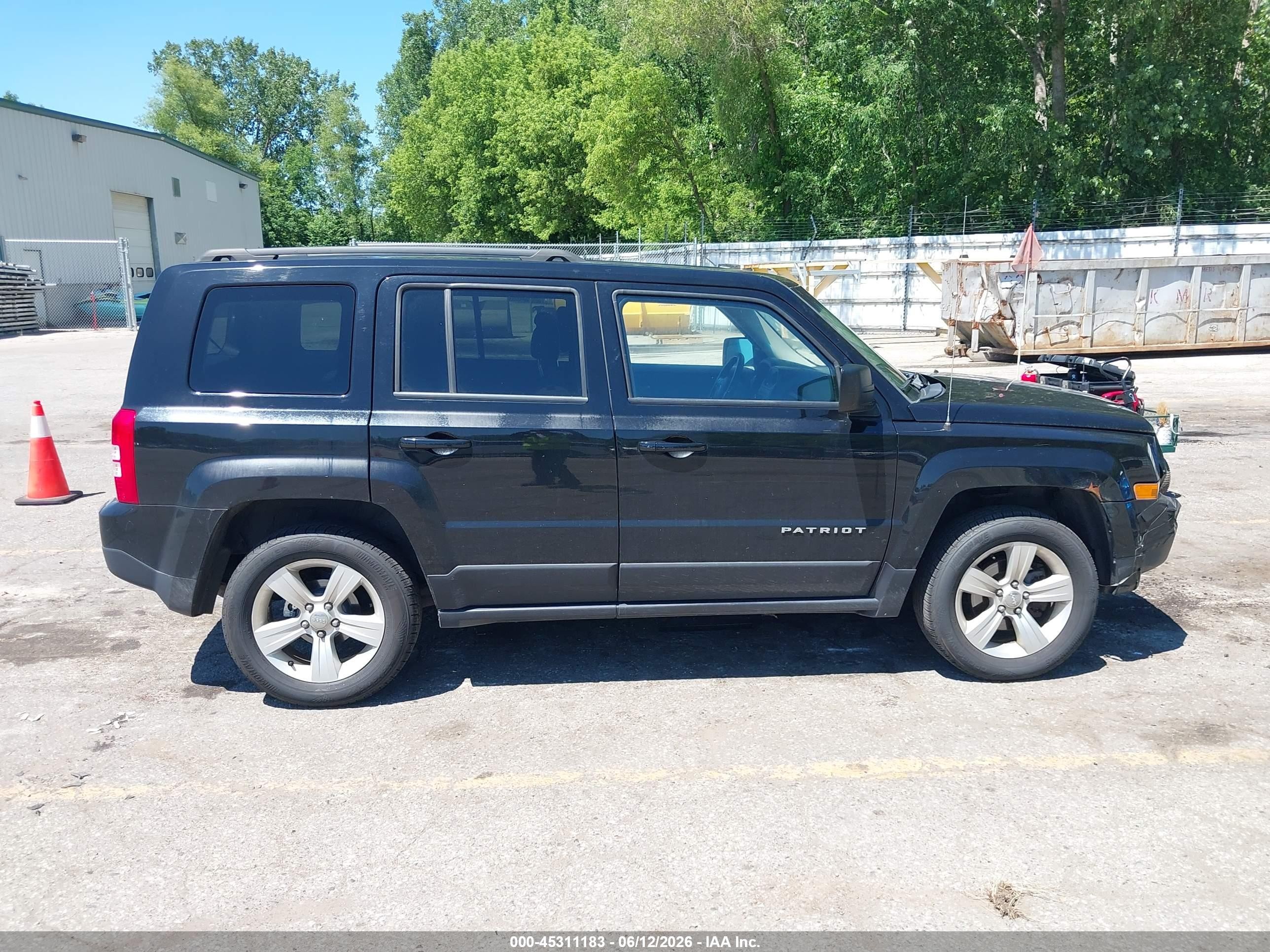 2016 Jeep Patriot Latitude Black vin: 1C4NJRFB5GD638022